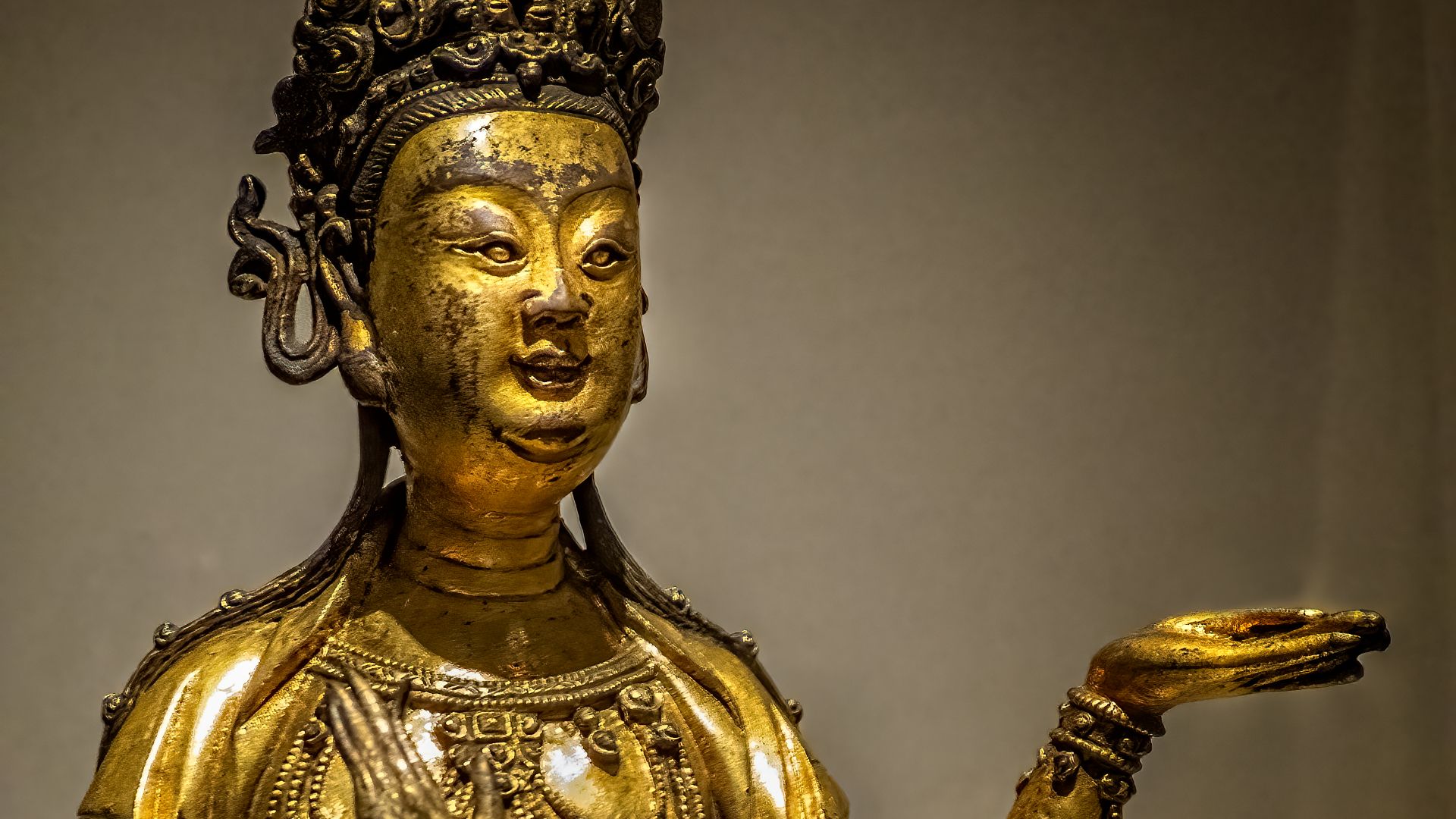 File:Closeup of Guanyin (Avalokiteshvara) Yuan-early Ming dynasty late 14th century CE.jpg
