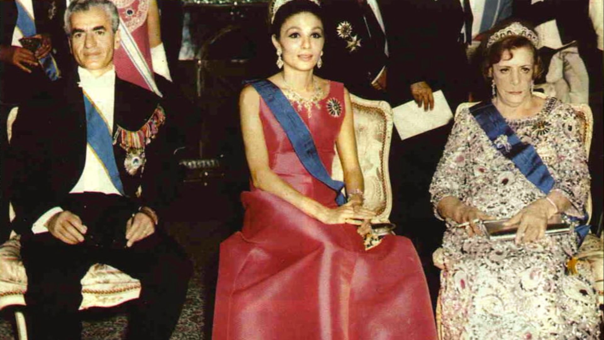 File:Famille Pahlavi 1967.png