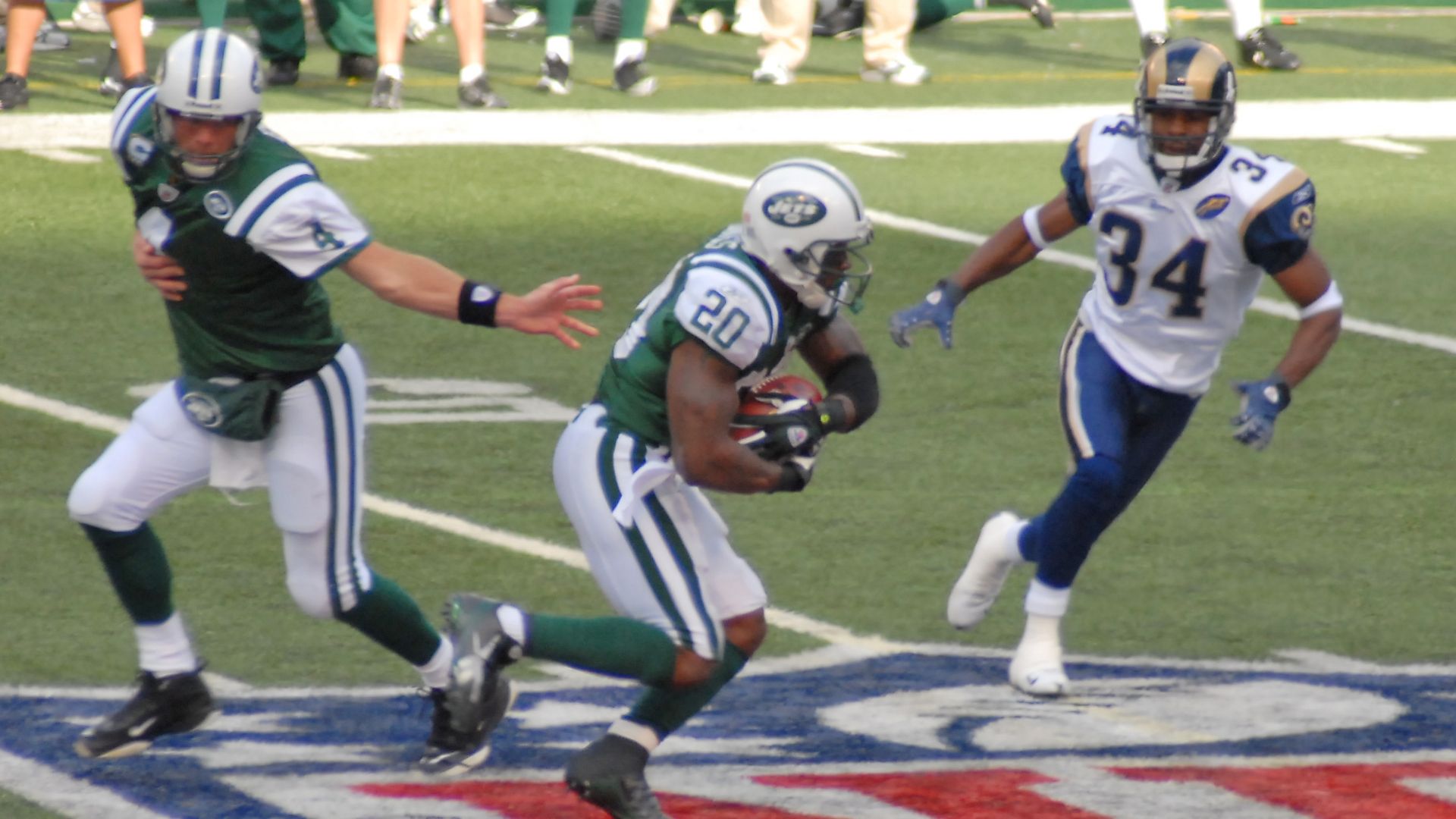 File:Brett Favre Thomas Jones.jpg