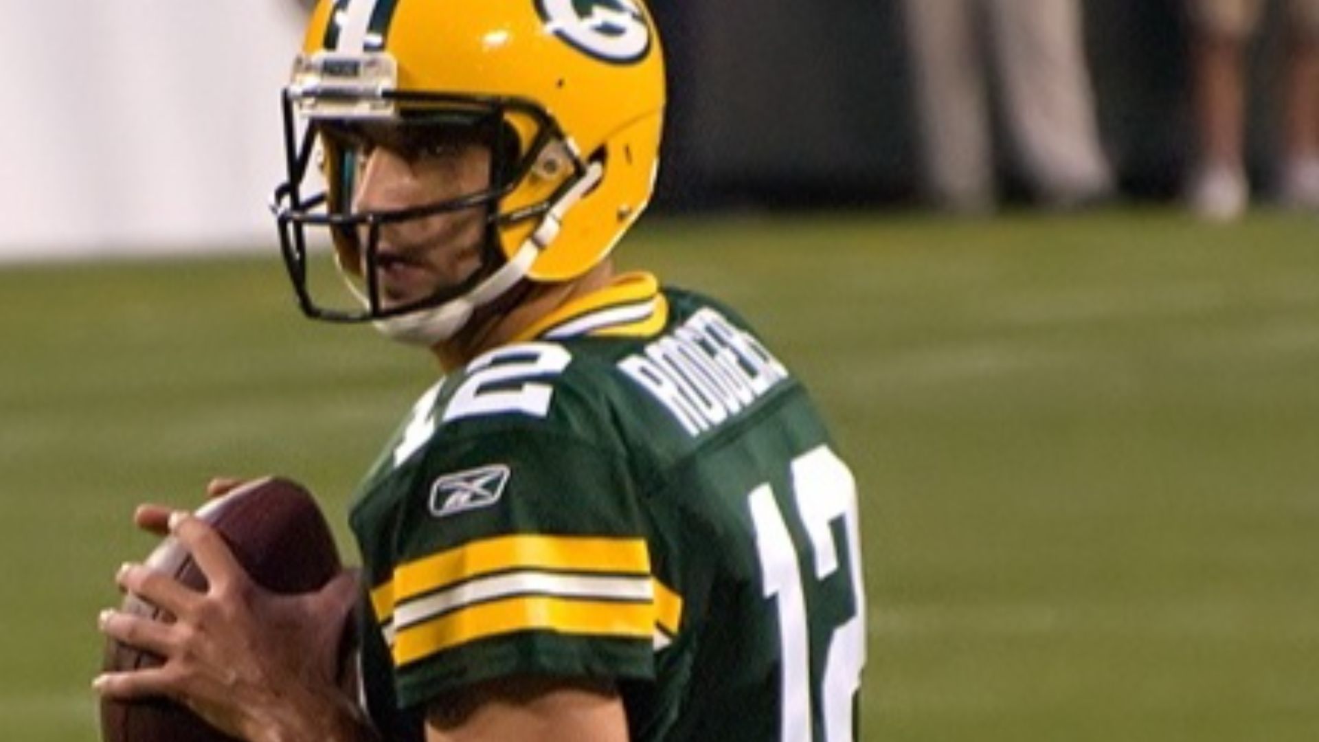 File:Aaron Rodgers drops back (cropped).jpg