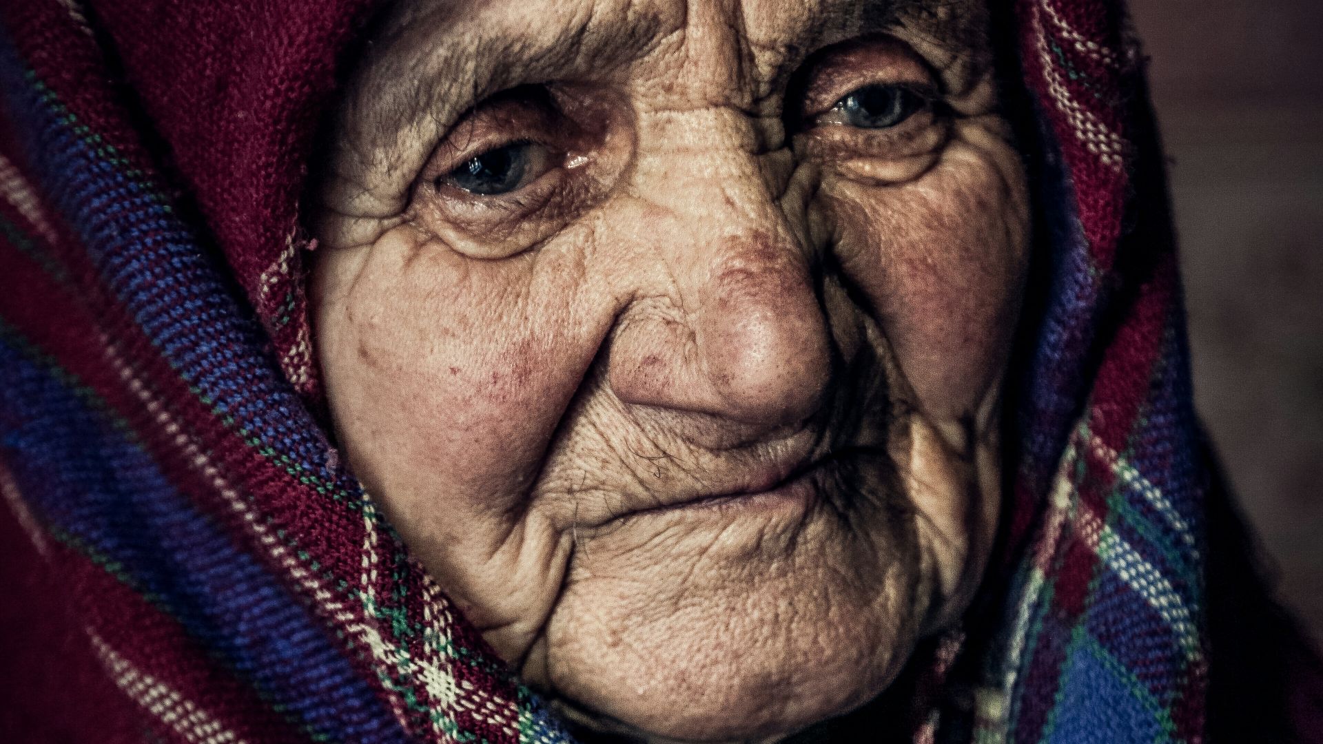 woman in red and blue hijab