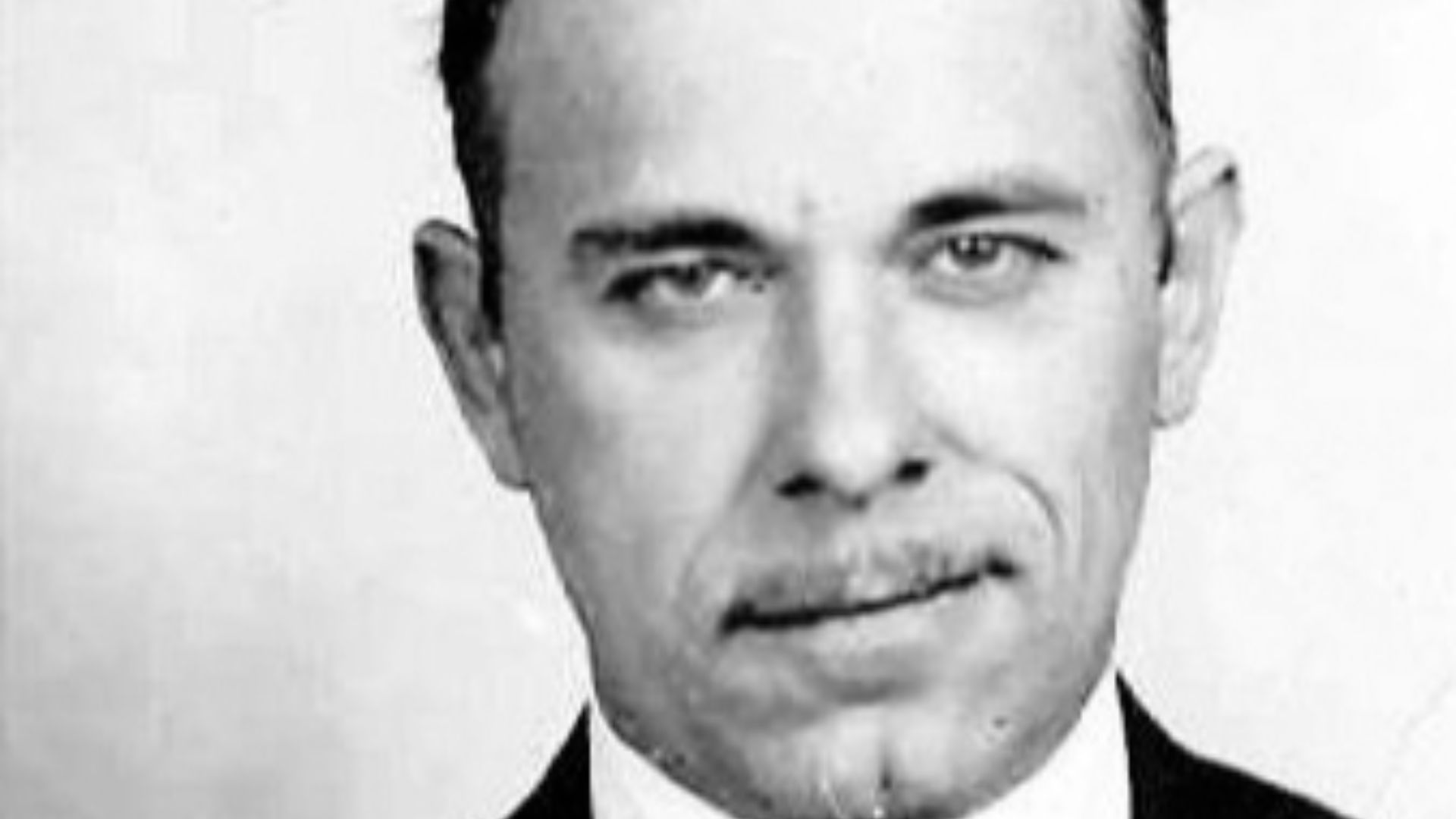 File:John Dillinger full mug shot.jpg