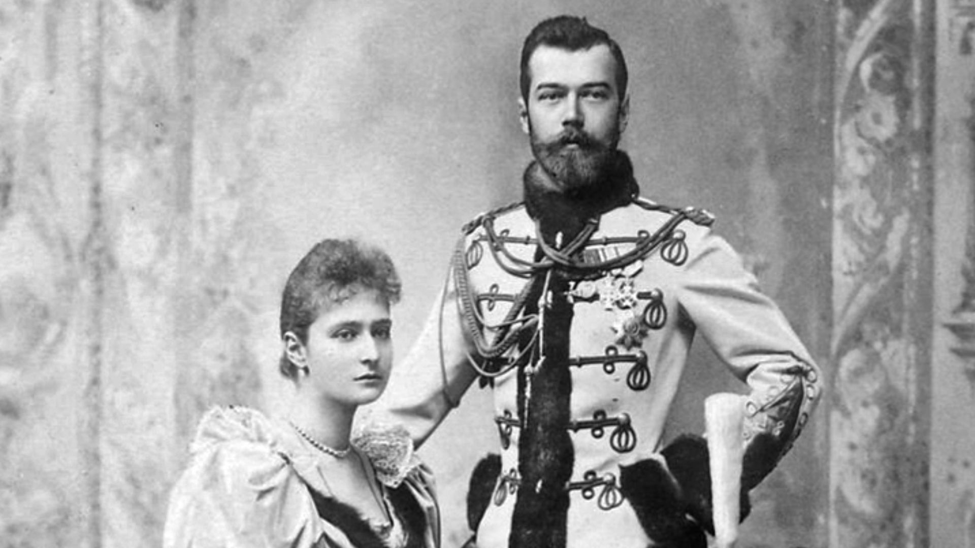 File:Engagement official picture of Alexandra and Nicholas.jpg