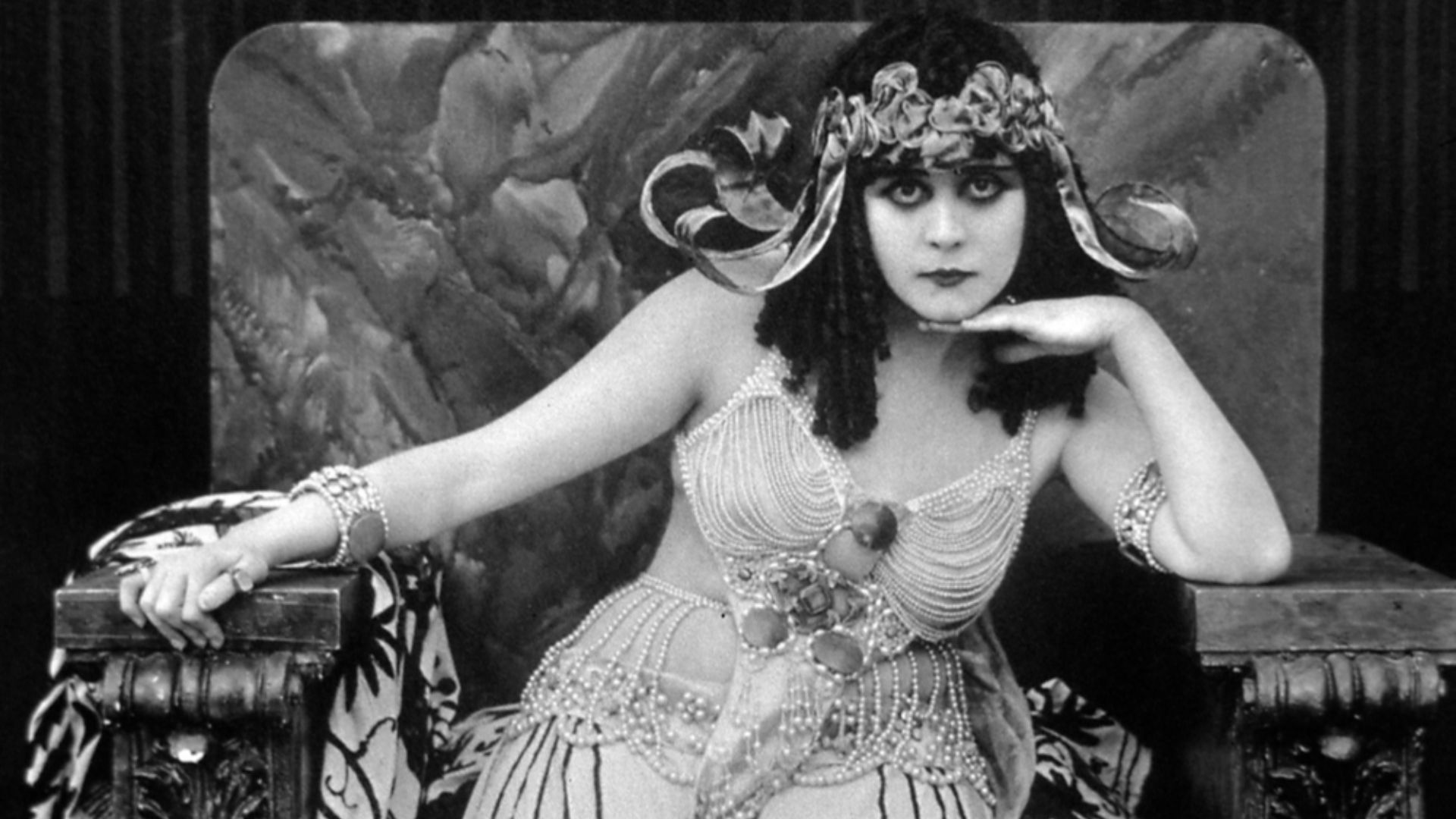 File:Theda-bara-cleopatra.jpg