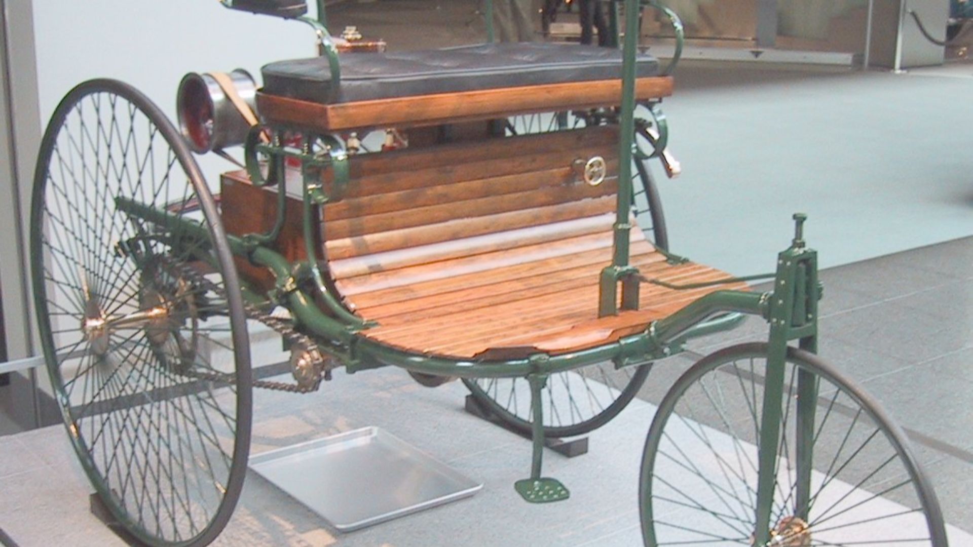 File:Benz Patent Motorwagen 1886 (Replica).jpg