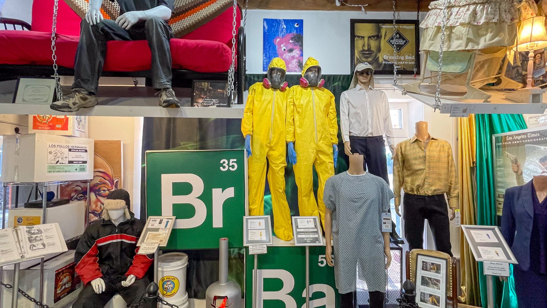 File:Authentic props at the Breaking Bad store in Old Town Albuquerque.jpg