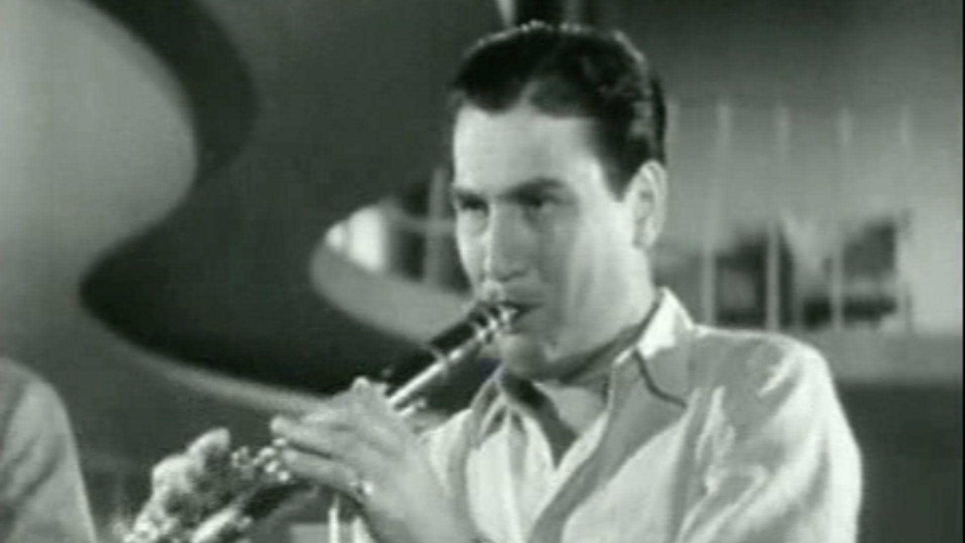 File:Artie Shaw Playing.jpg