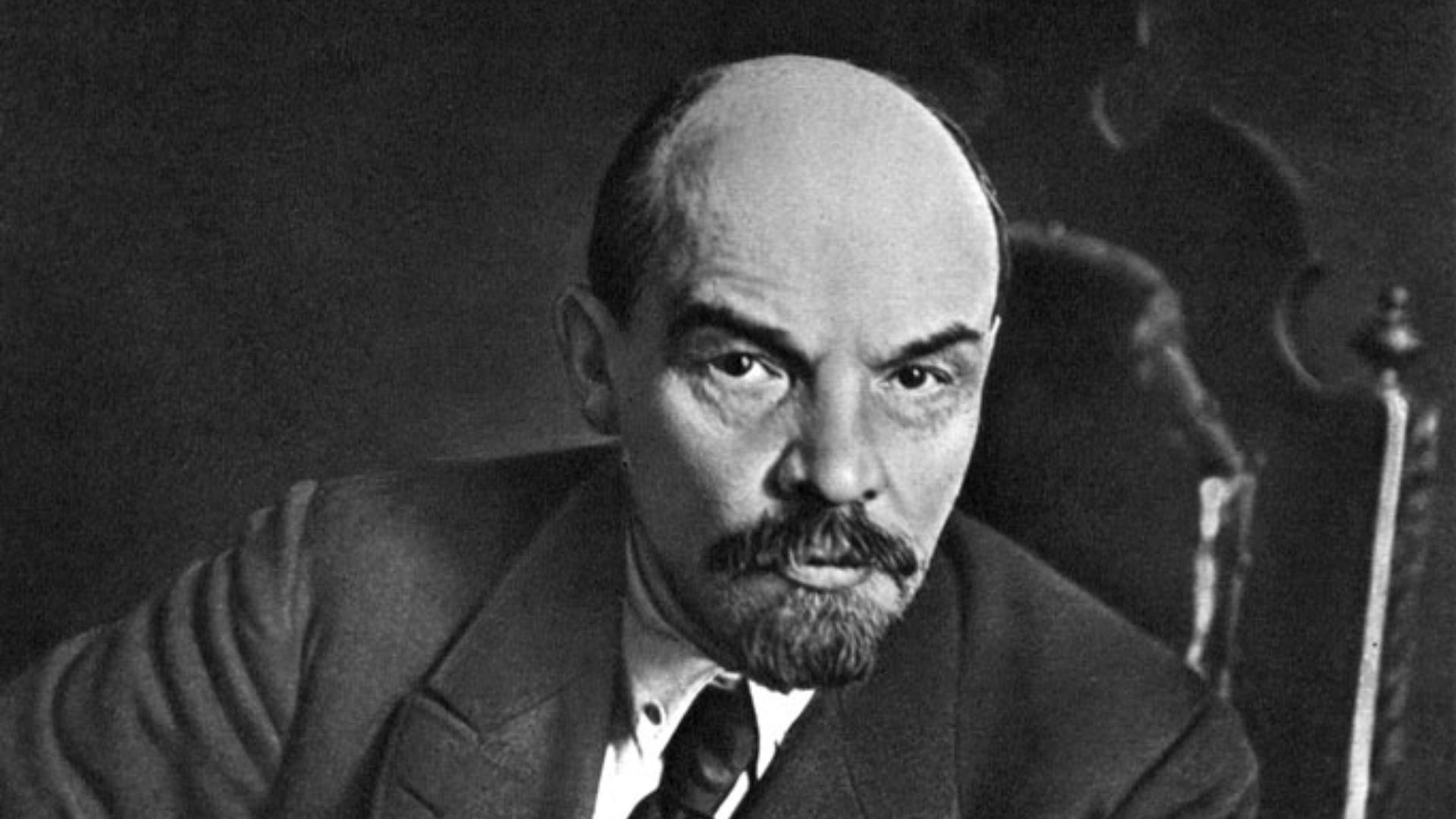 File:Lenin1921.jpeg