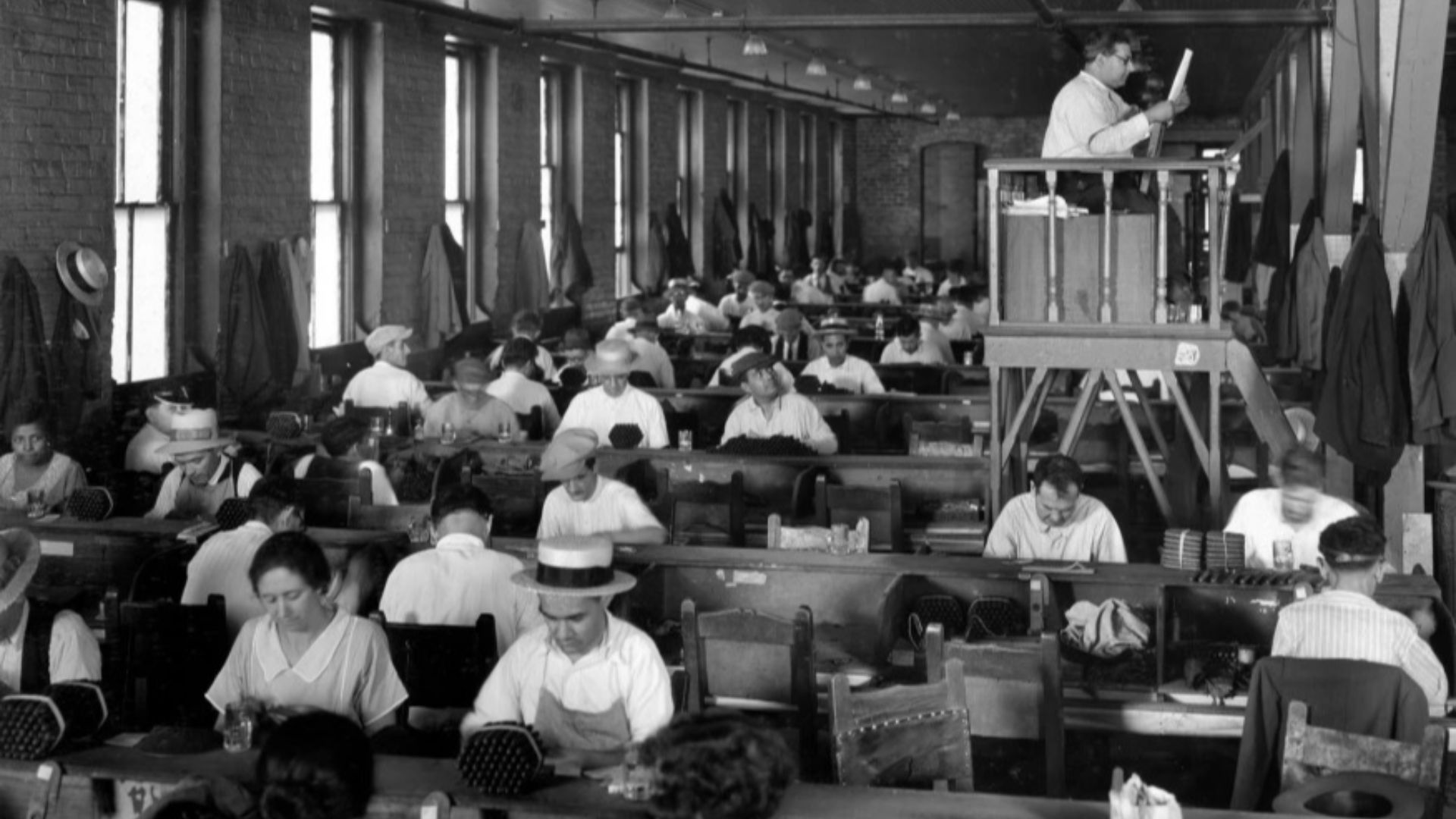 File:Lector reading at Cuesta-Rey Cigar Company - Tampa, Florida, 1929.jpg