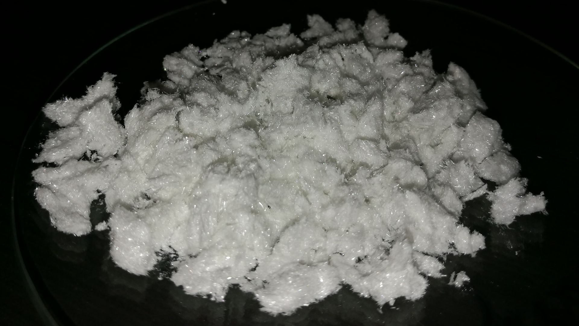 File:DDT chemical on watch glass.png