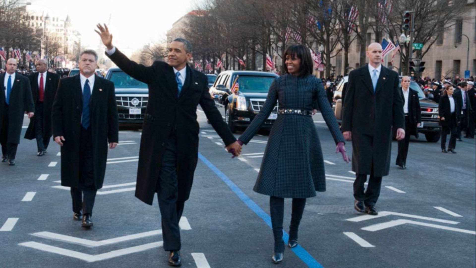 File:Secret Service agents protecting President Obama and First Lady Michelle Obama.png