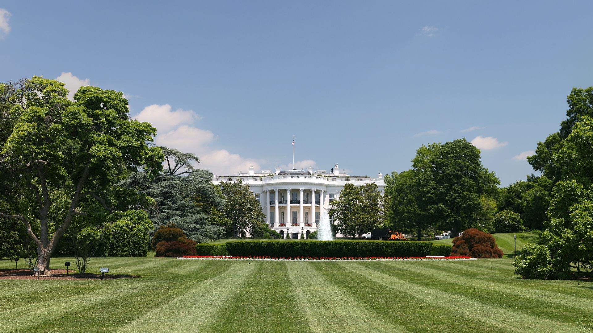 File:White House lawn.jpg