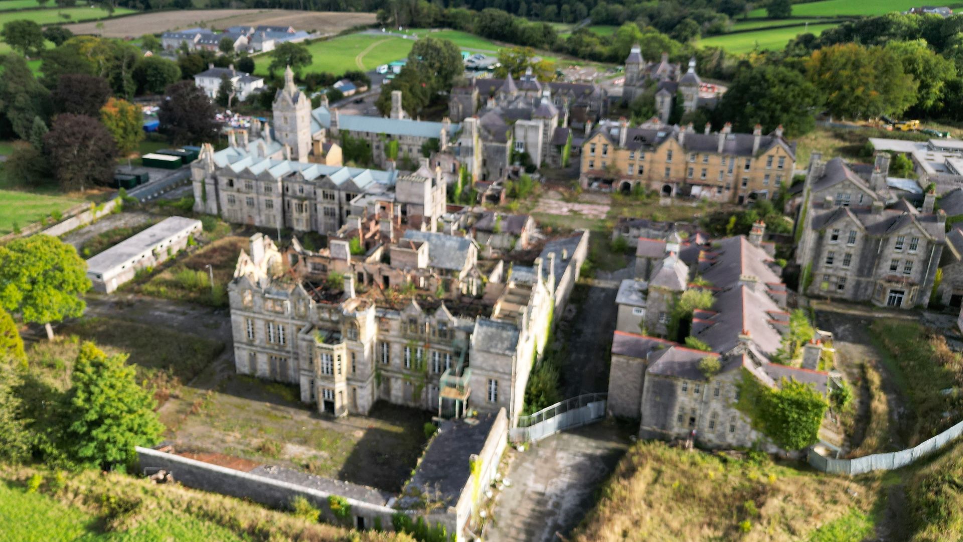 File:Ysbytu'r Meddwl, Dinbych - North Wales Hospital (also known as North Wales Mental Hospital), Dinbych, Cymru 01.jpg