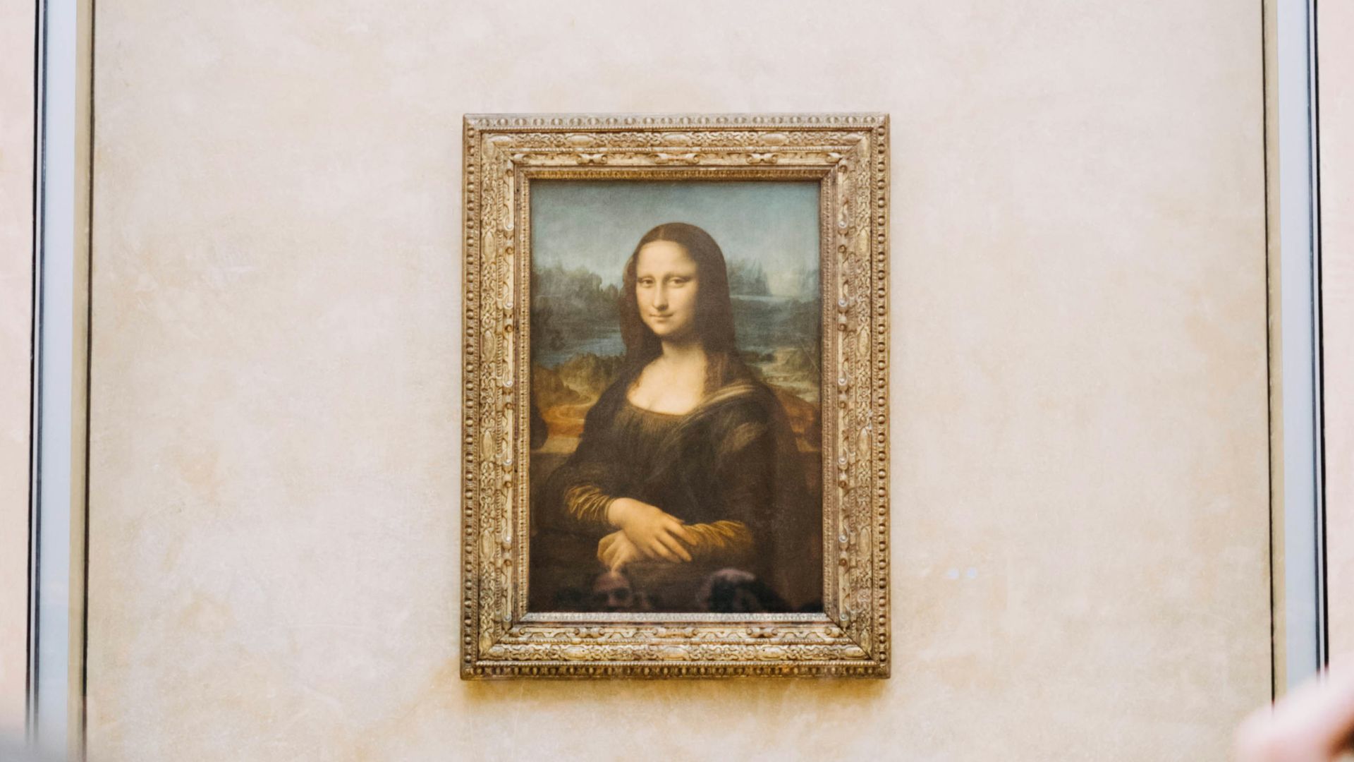 people facing Mona Lisa painting hung on wall inside room