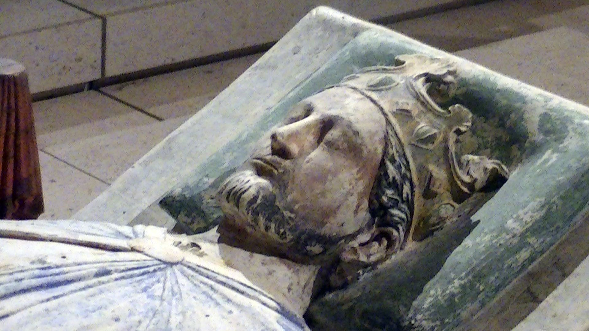 File:Church of Fontevraud Abbey Richard I effigy.jpg