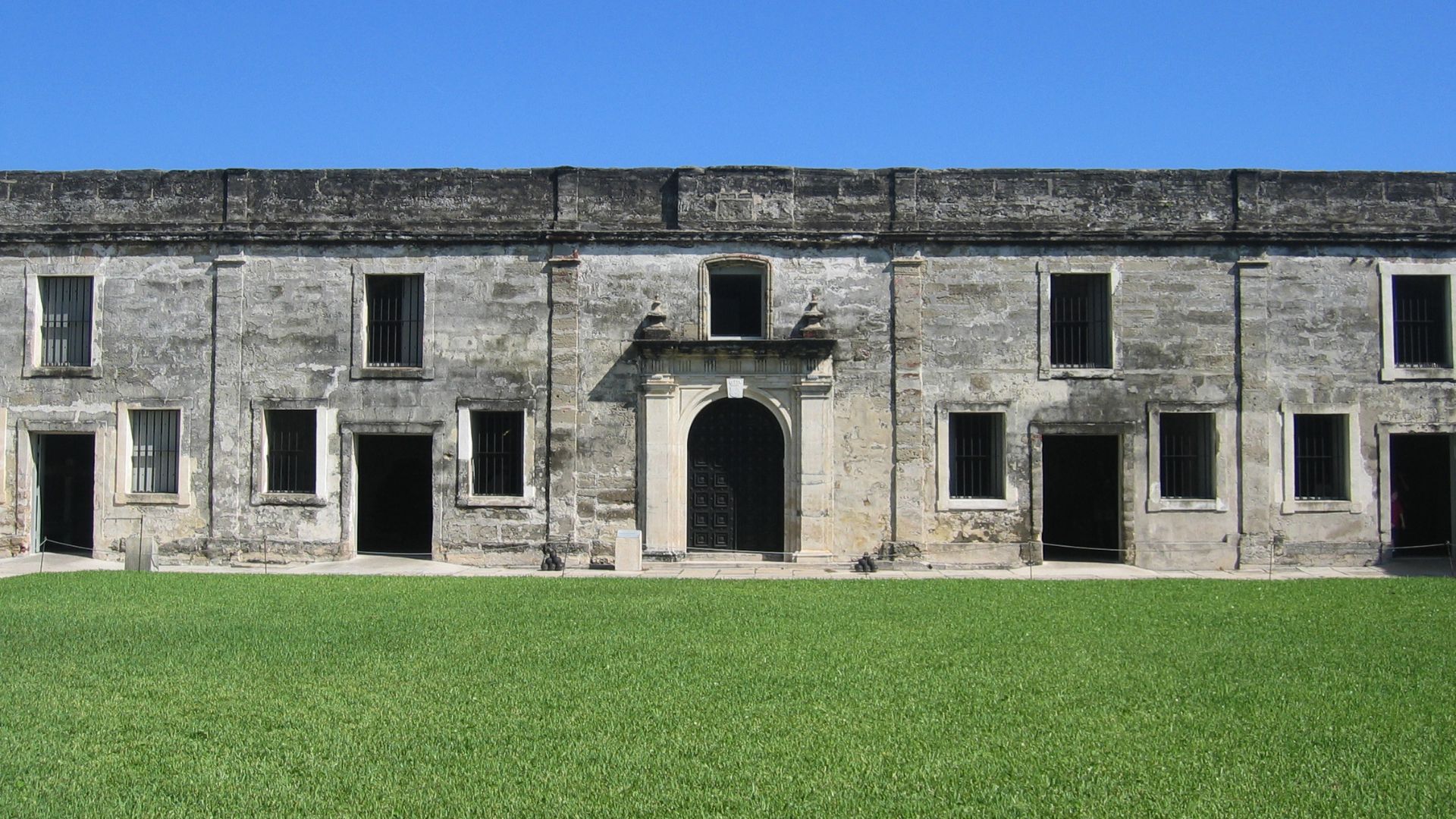 File:Castillo de San Marcos Fort Wall.JPG