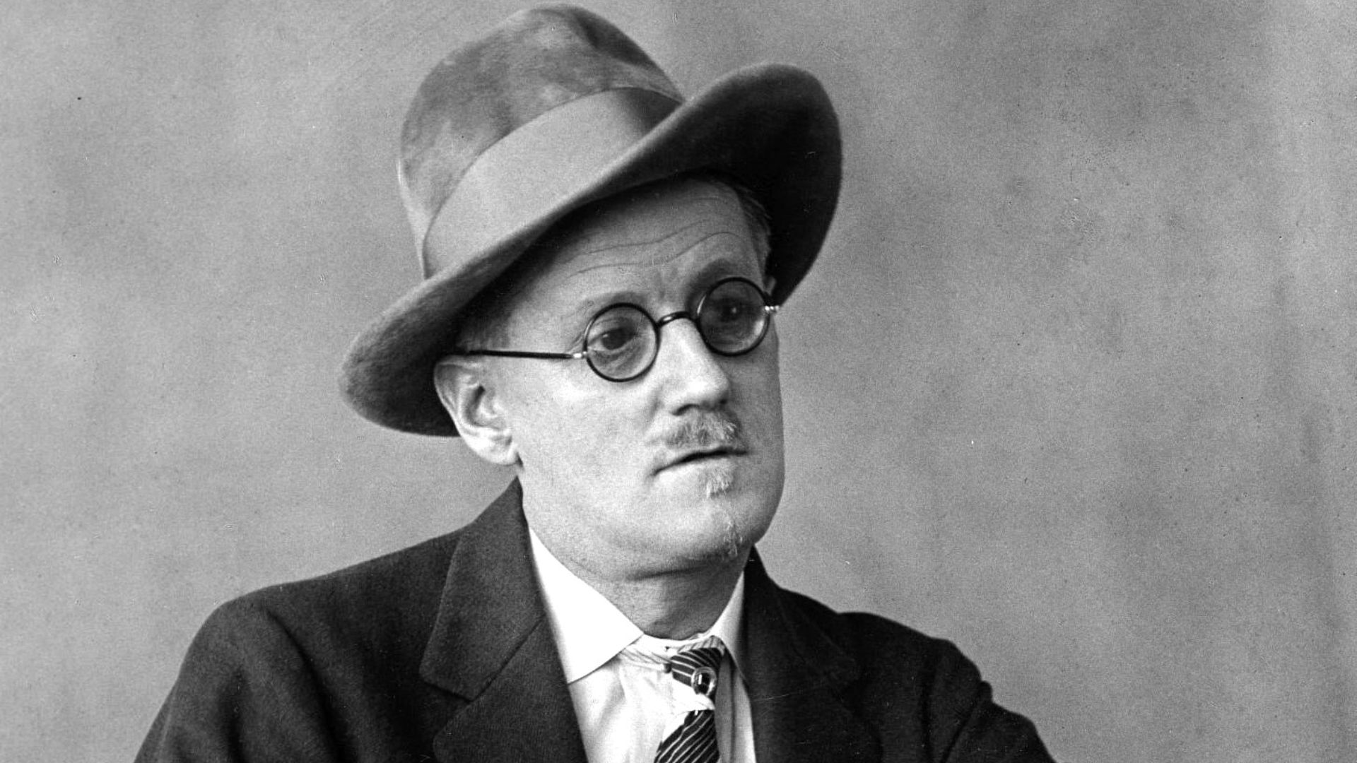 File:James Joyce in Paris.jpg