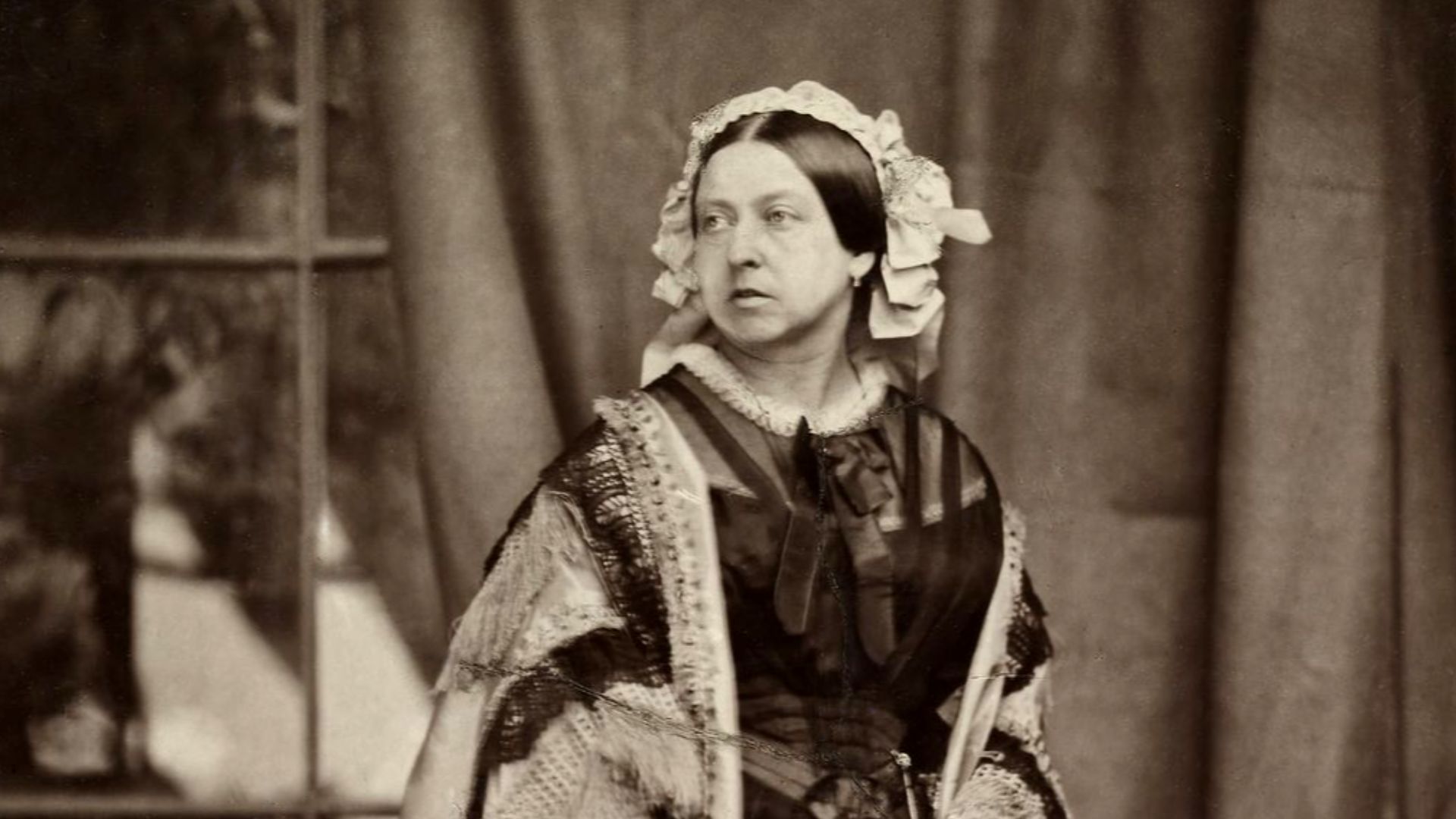File:Queen Victoria by JJE Mayall, 1860.png