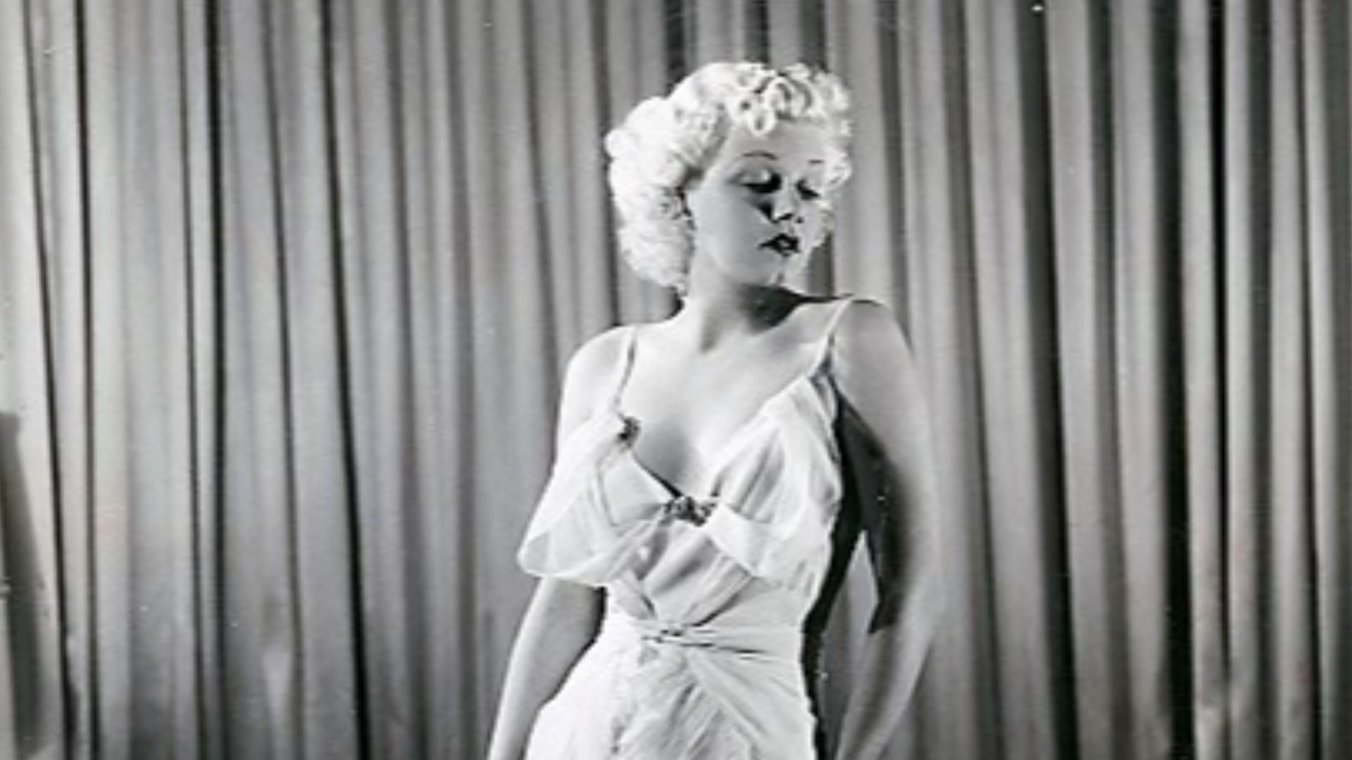 File:Jean Harlow Ball.jpg