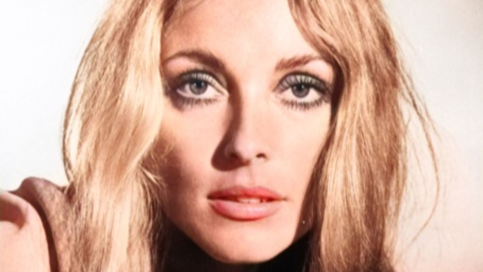 File:Sharon Tate in Eye Magazine, 1969 (color).png