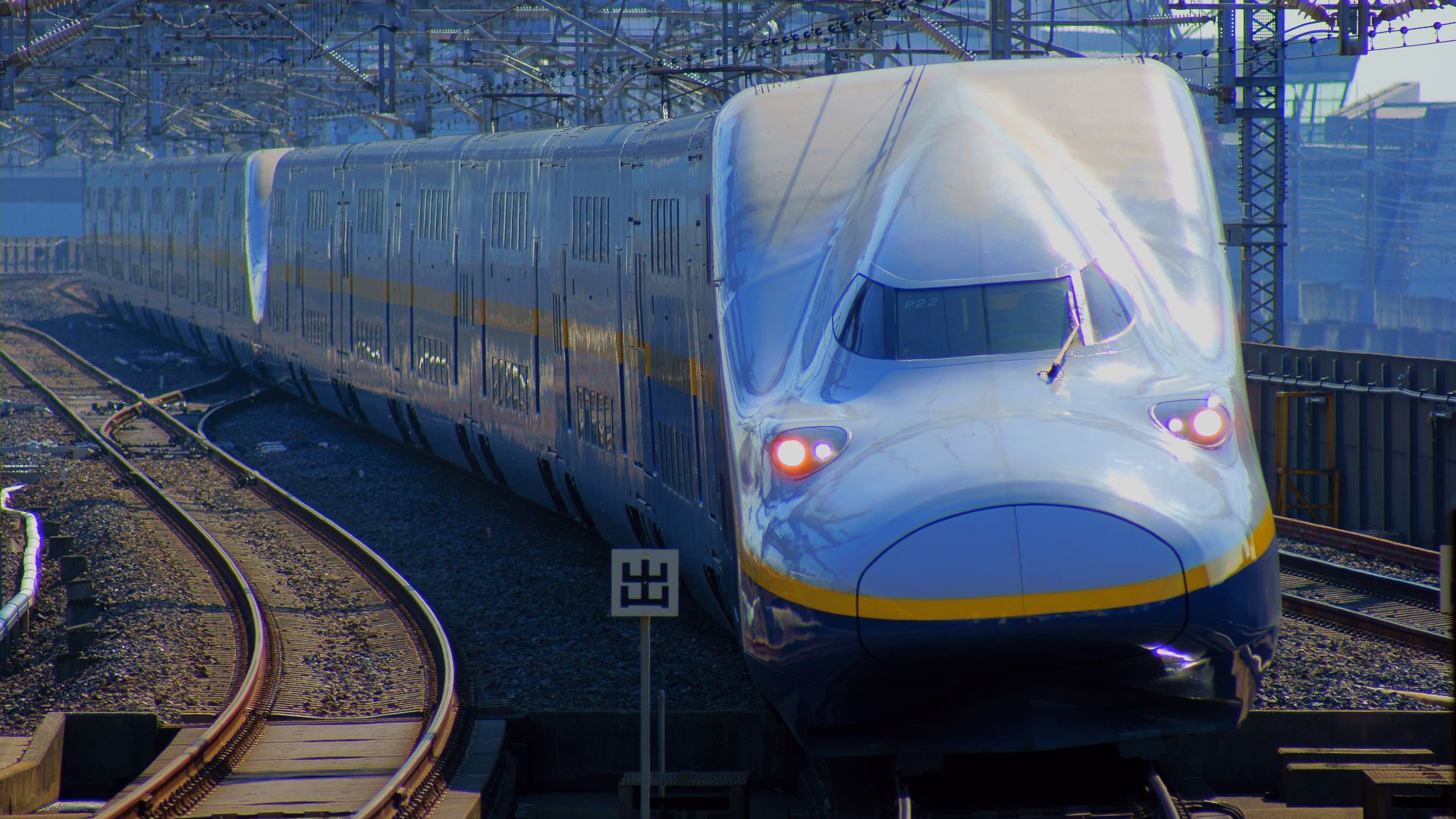 File:Shinkansen (bullet train) ： The Max-Yamabiko super express (Series E4 train).JPG