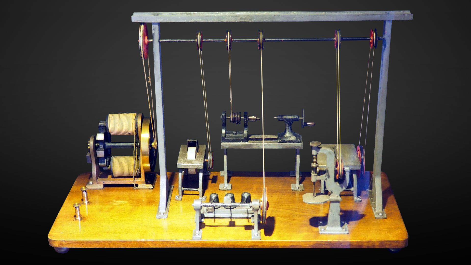 File:Electric motor-MHS 566-P4070260-gradient.jpg