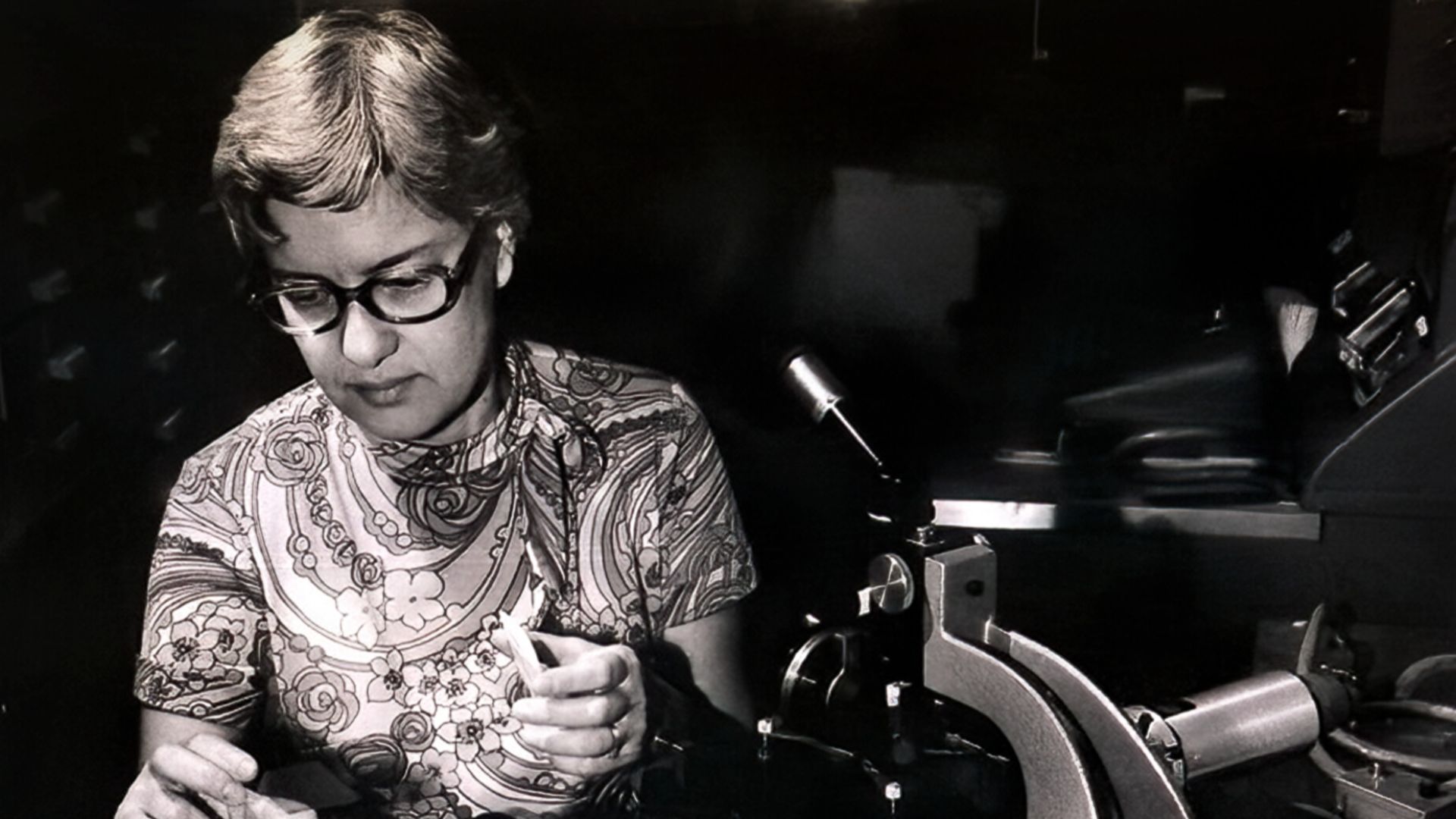 File:Vera Rubin measuring spectra.jpg