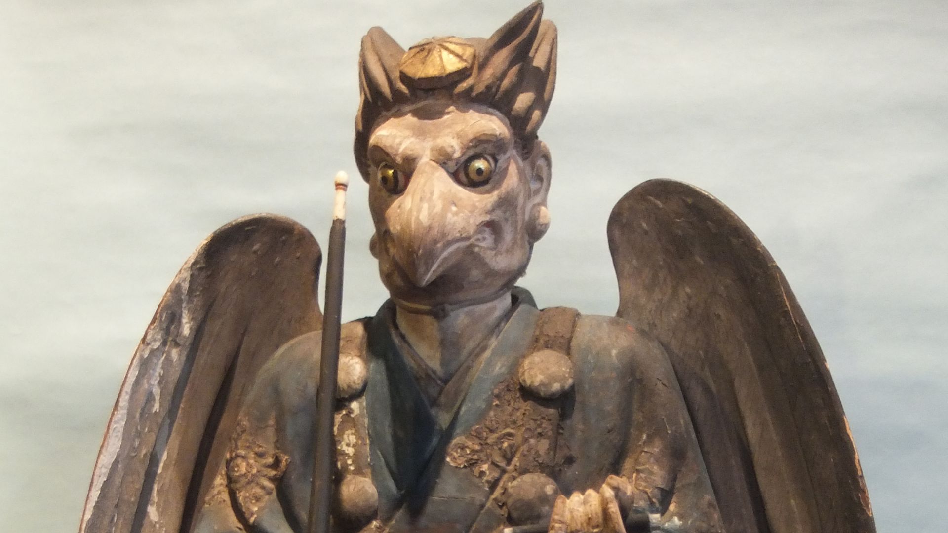 File:Karasu-Tengu-Statue.jpg