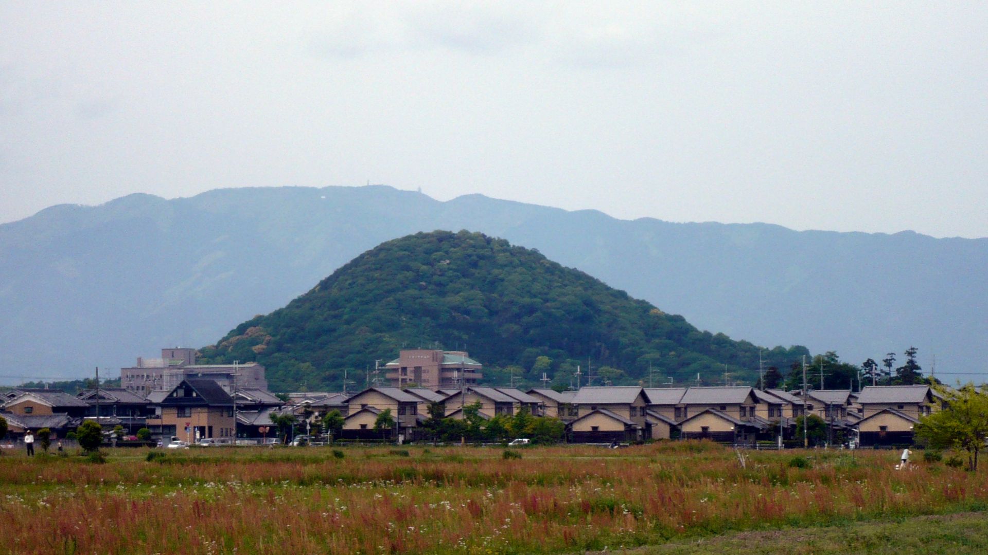 File:Unebi-yama.jpg