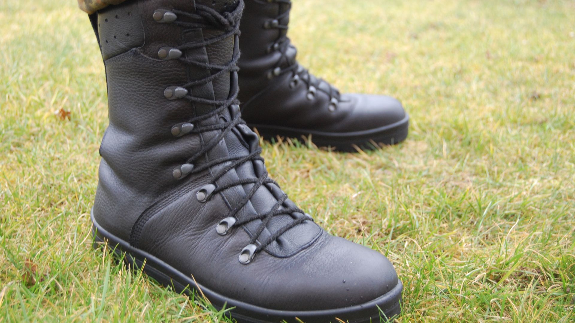File:Bundeswehr-Kampfstiefel Modell 2007 DMS - 2.jpg