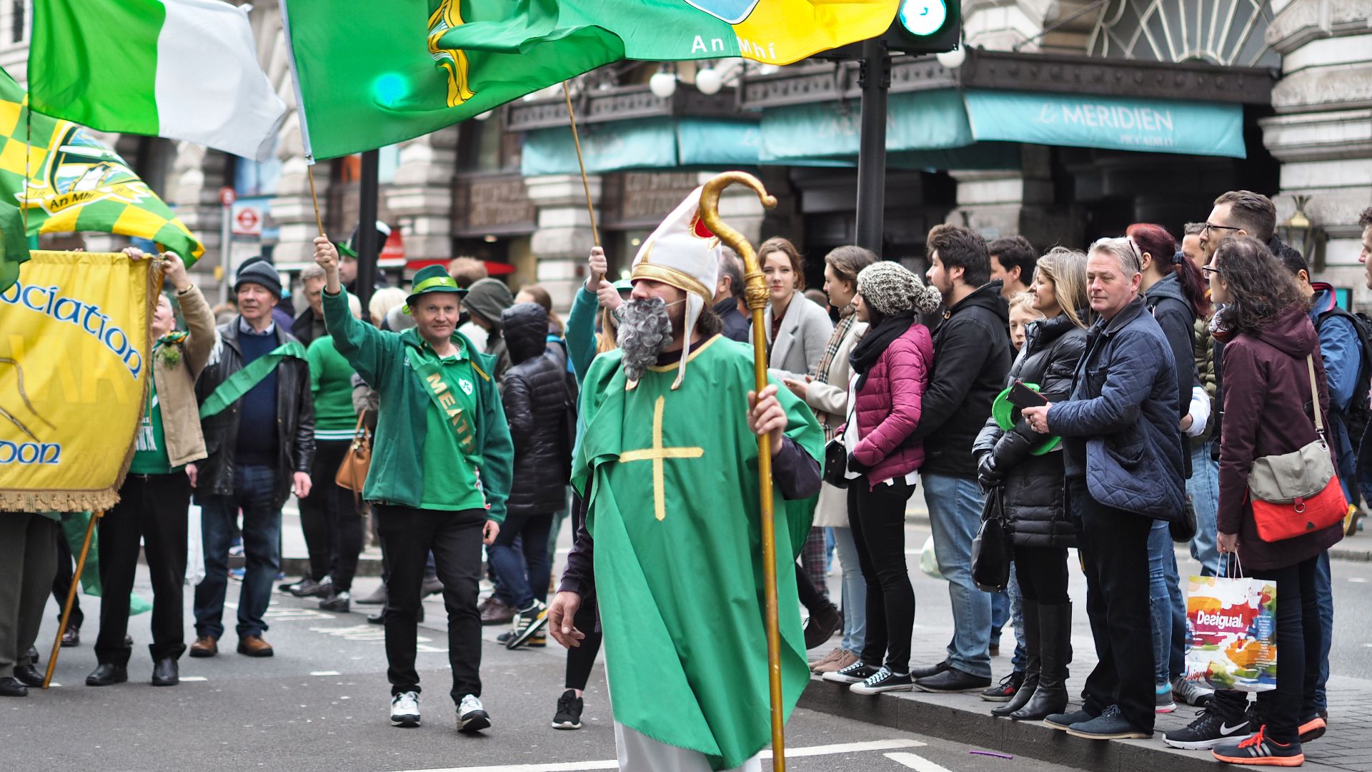 File:Saint Patrick's Day Parade (32691996014).jpg