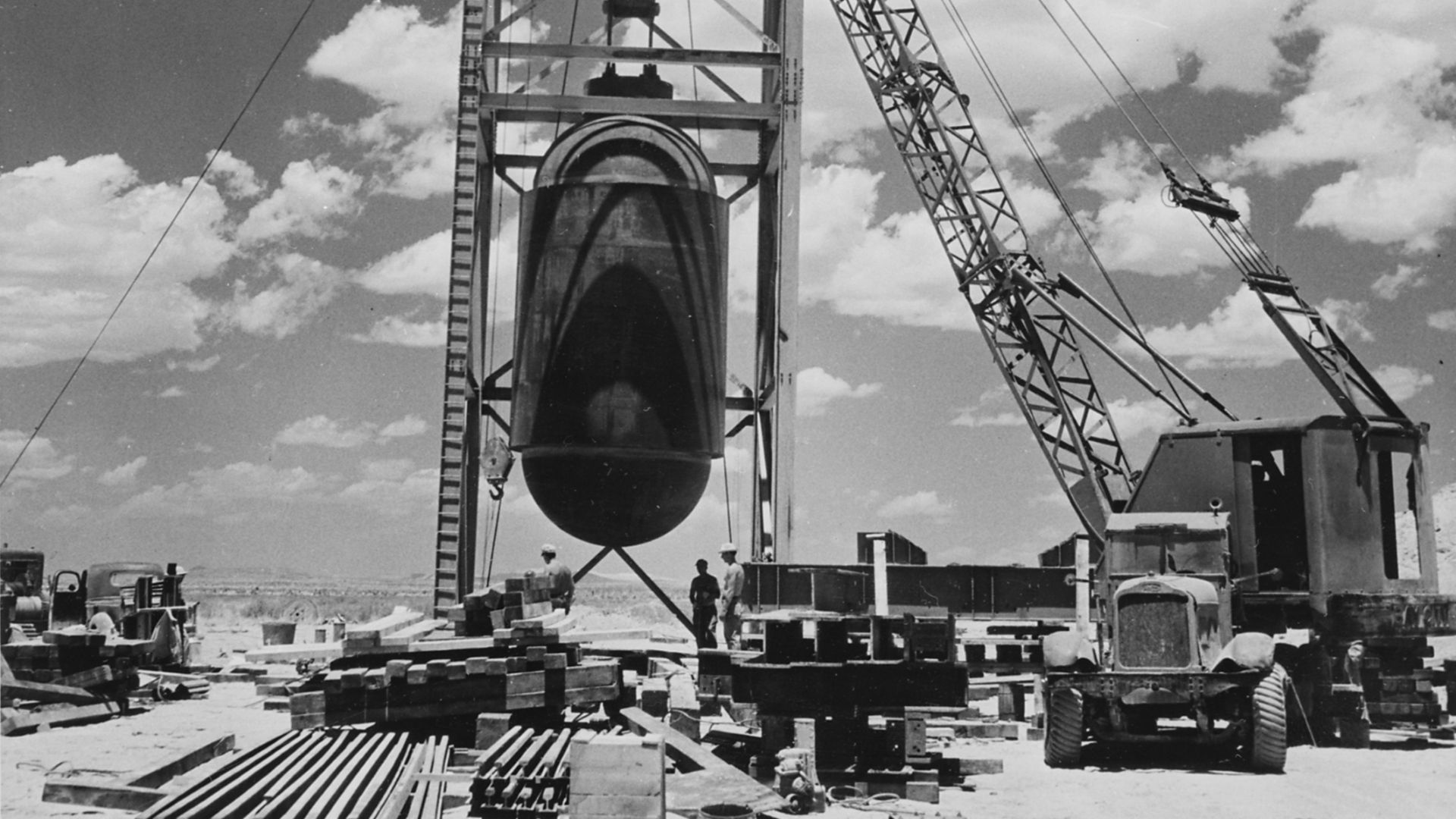 File:Trinity Test - Installation of Jumbo prior to the test.jpg