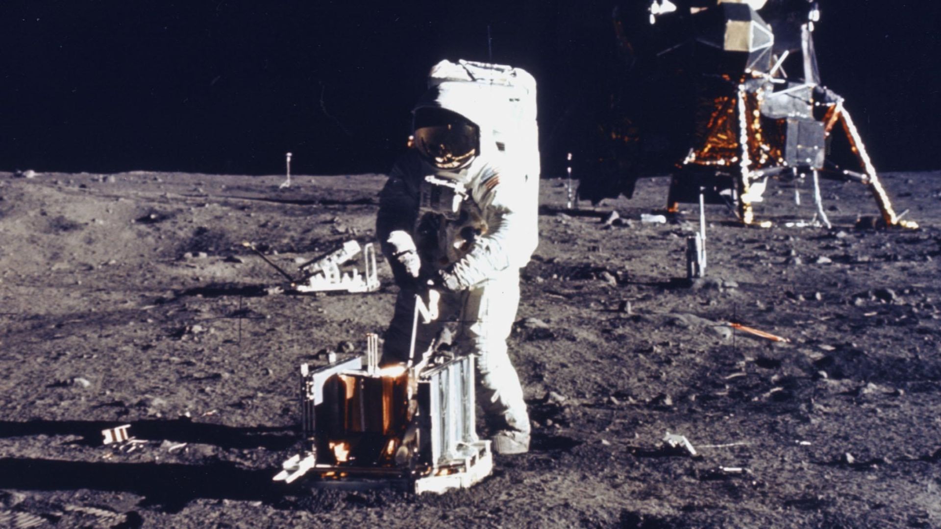 File:JOHNSON SPACE CENTER, HOUSTON, TEXAS - The deployment of the early Apollo scientific experiments package is photographed by astronaut Neil A Armstrong during the Apollo 11 EVA (KSC-as11-40-5946).jpg