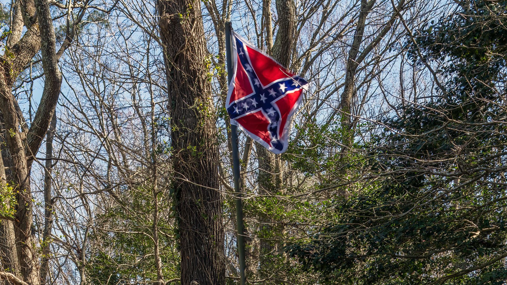 File:Confederate flag at Point Lookout Confederate monument MD1.jpg