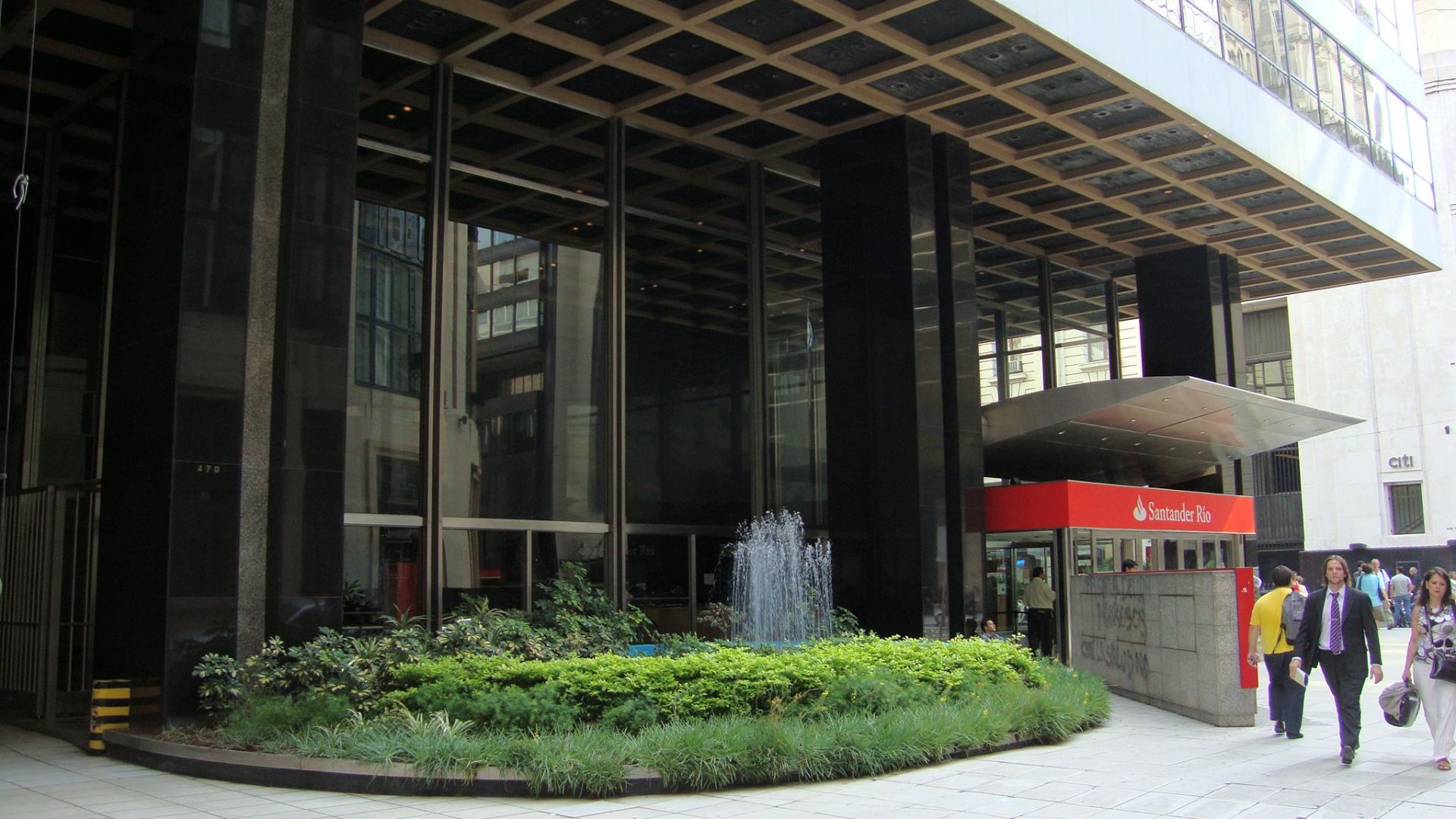 File:Edificio Banco Río (planta baja).JPG