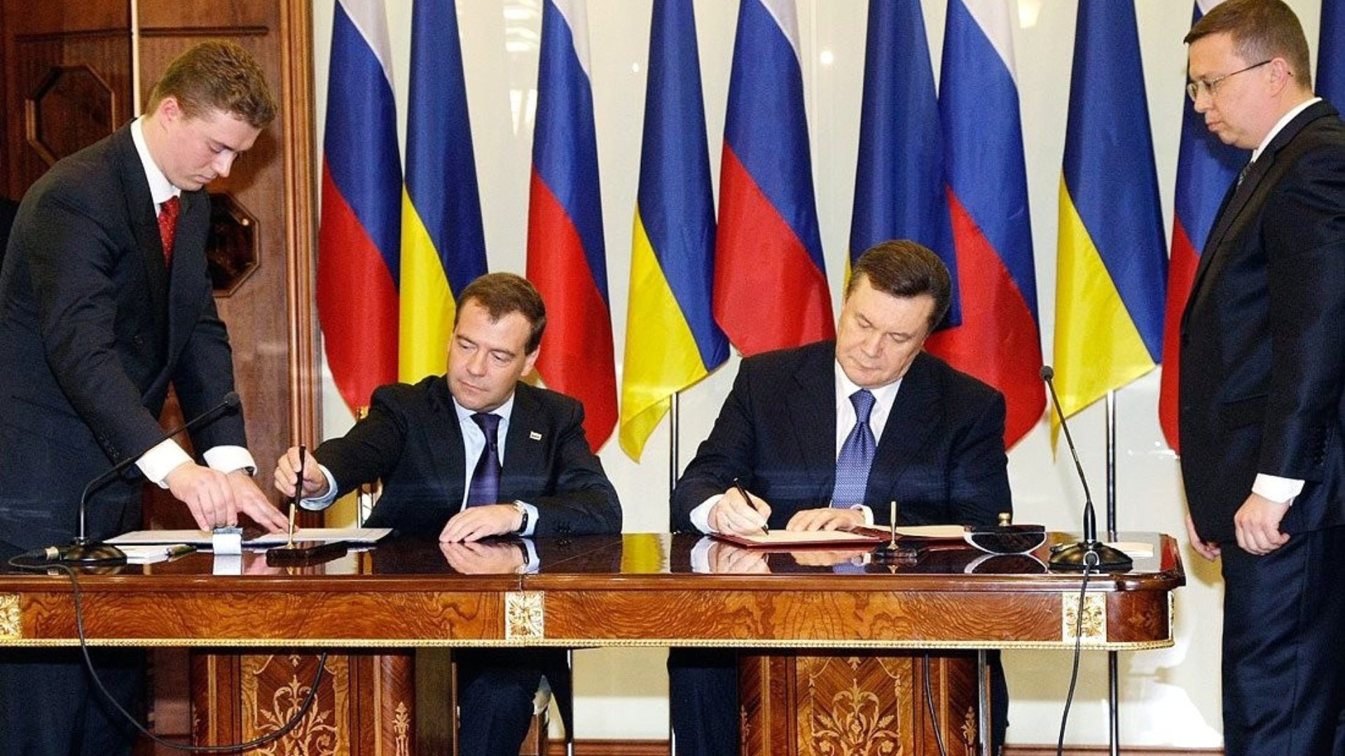 File:Dmitry Medvedev in Kharkov - 21 April 2010-9.jpeg