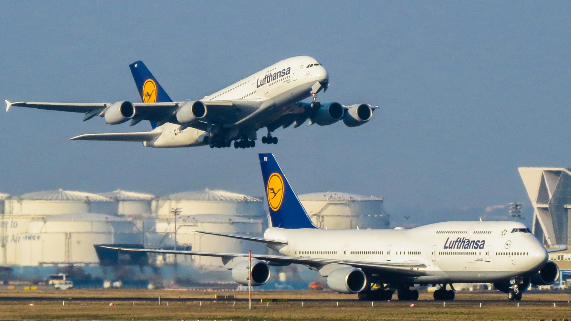 File:Lufthansa Airbus A380 and Boeing 747 (16431502906).jpg