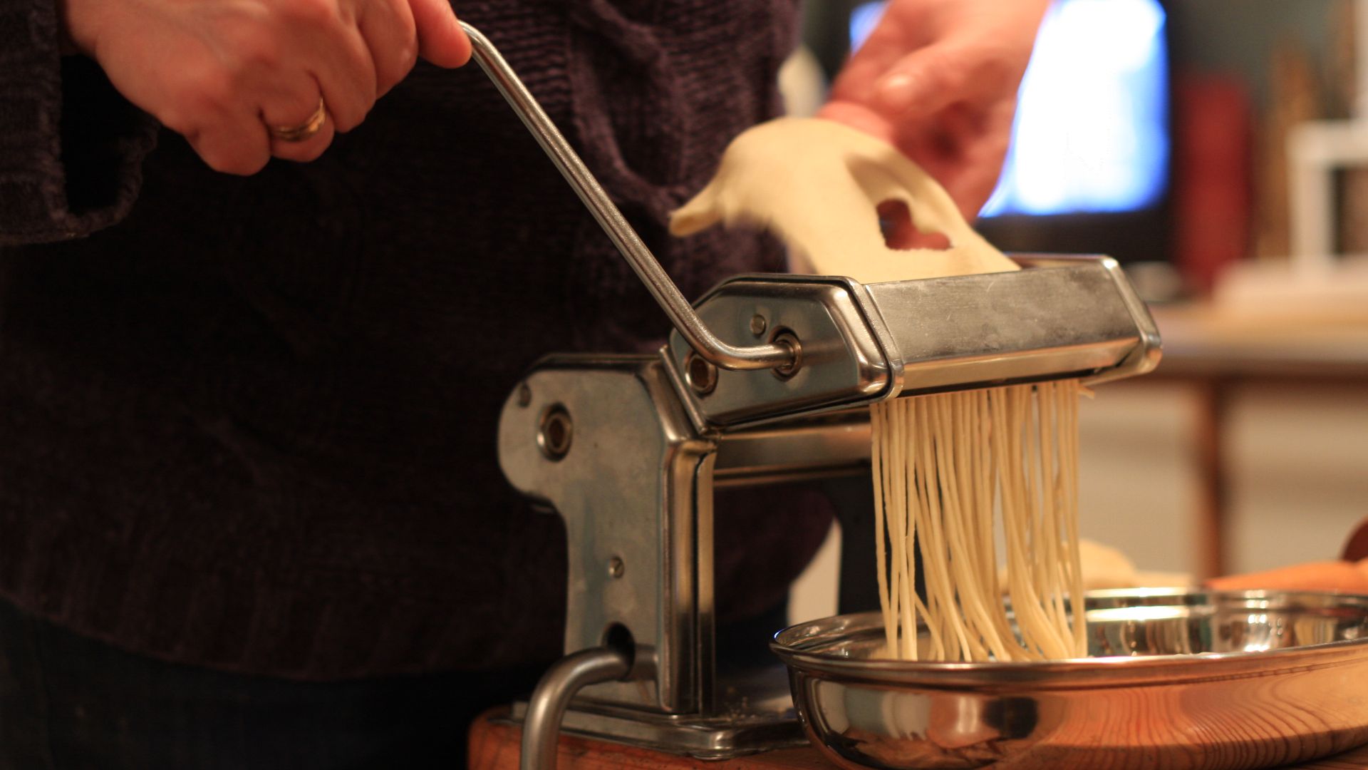 File:Pasta machine 2.jpg