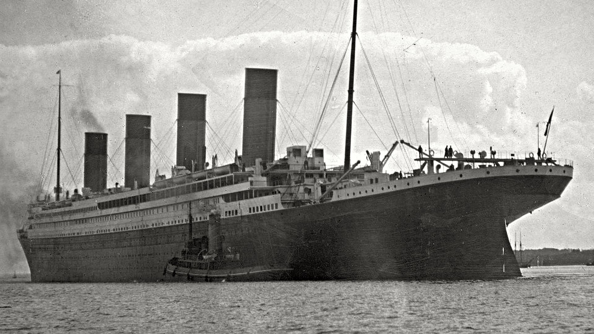 File:Titanic in her way to Cherbourg.jpg