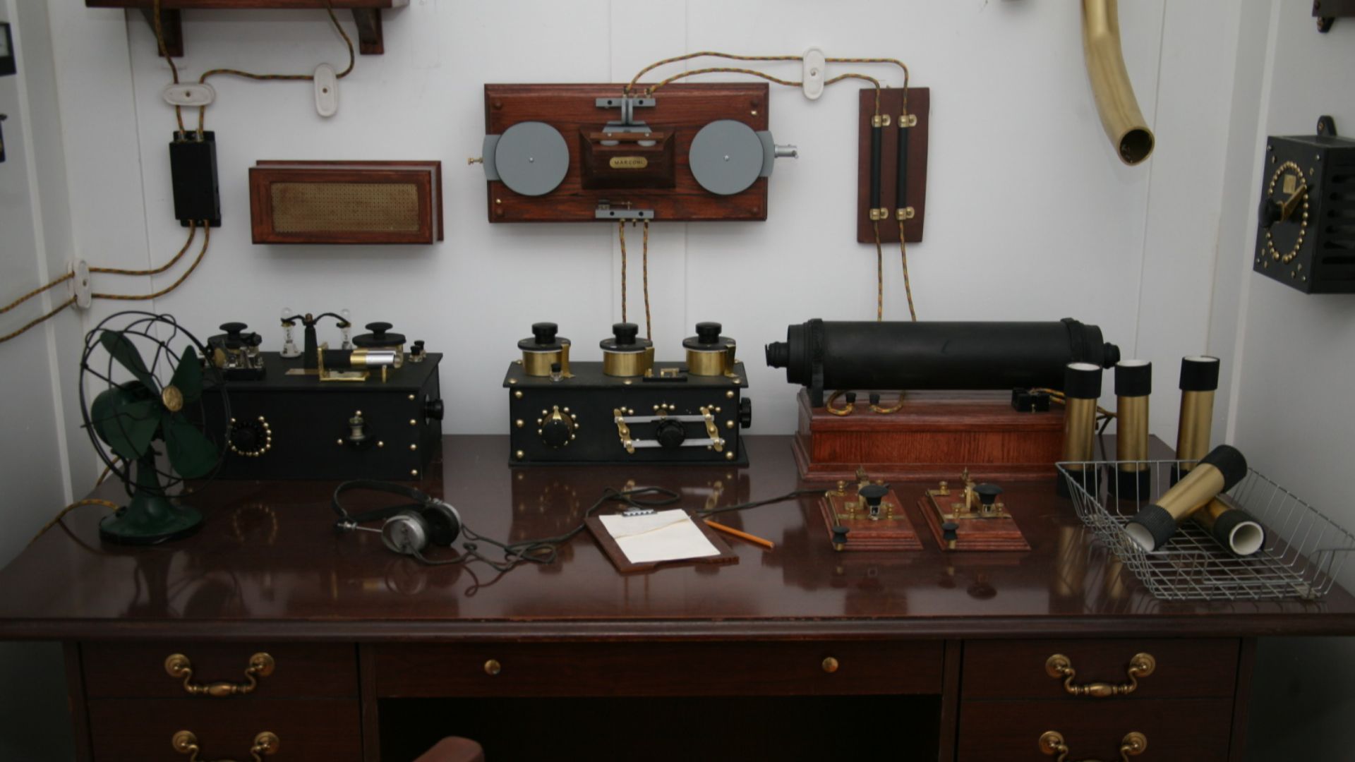 File:Titanic's Marconi appartus.jpg