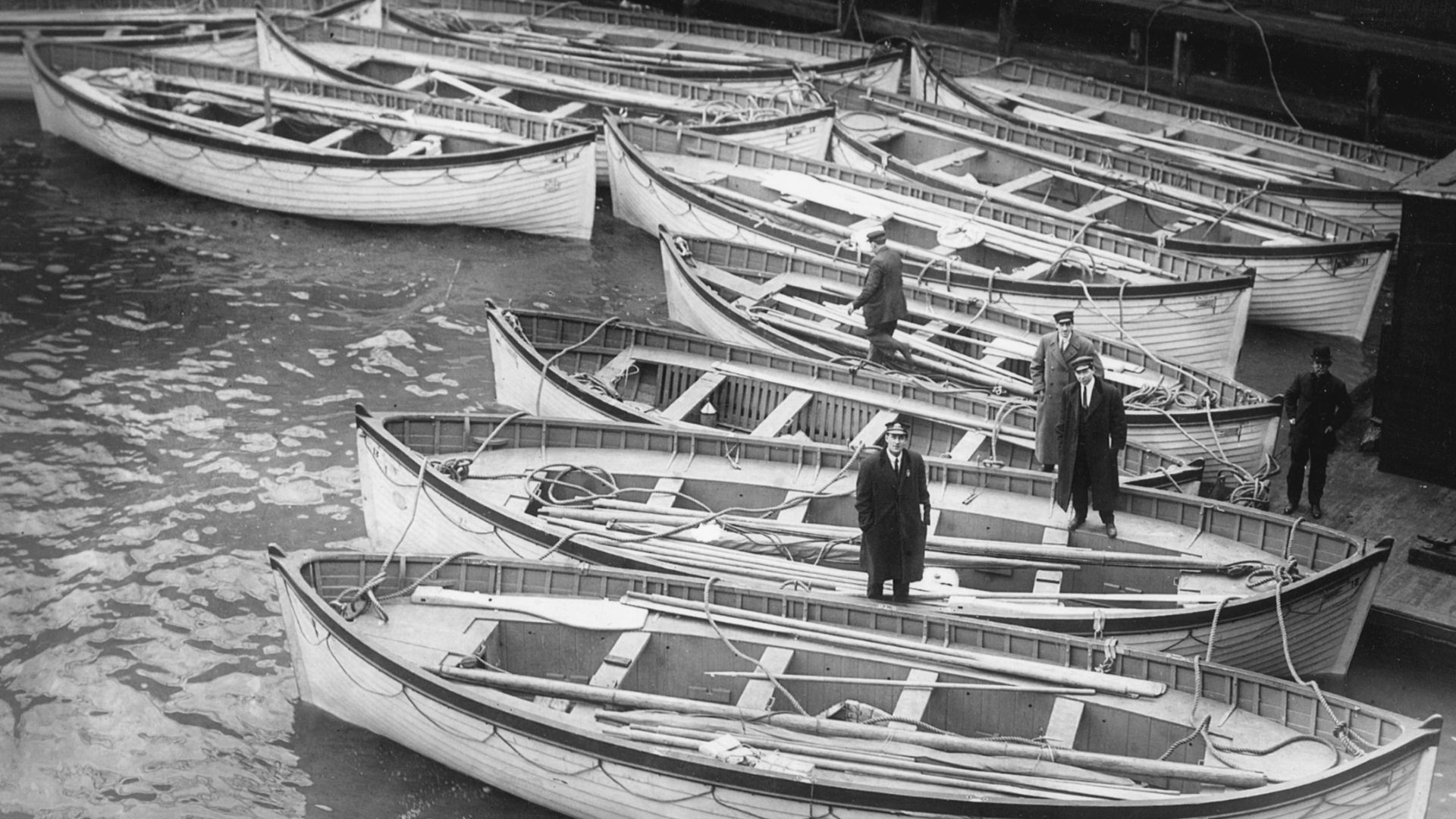File:Titanic's lifeboats in New York.jpg