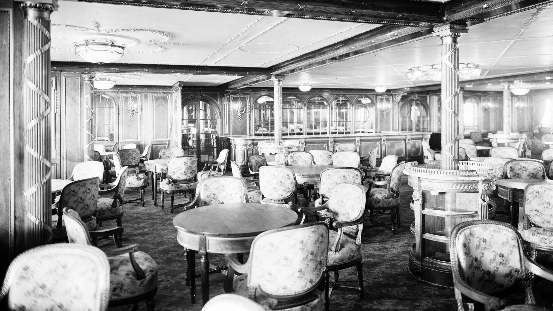 File:1st Class Á la Carte Restaurant.jpg