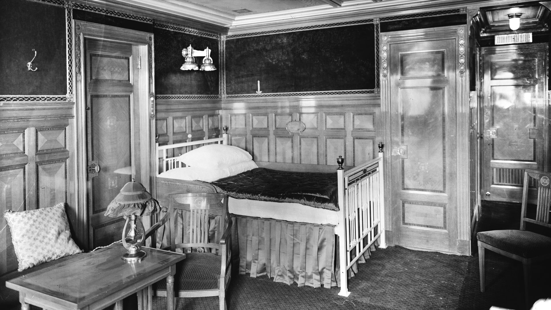 File:B-57 Titanic suite.jpg