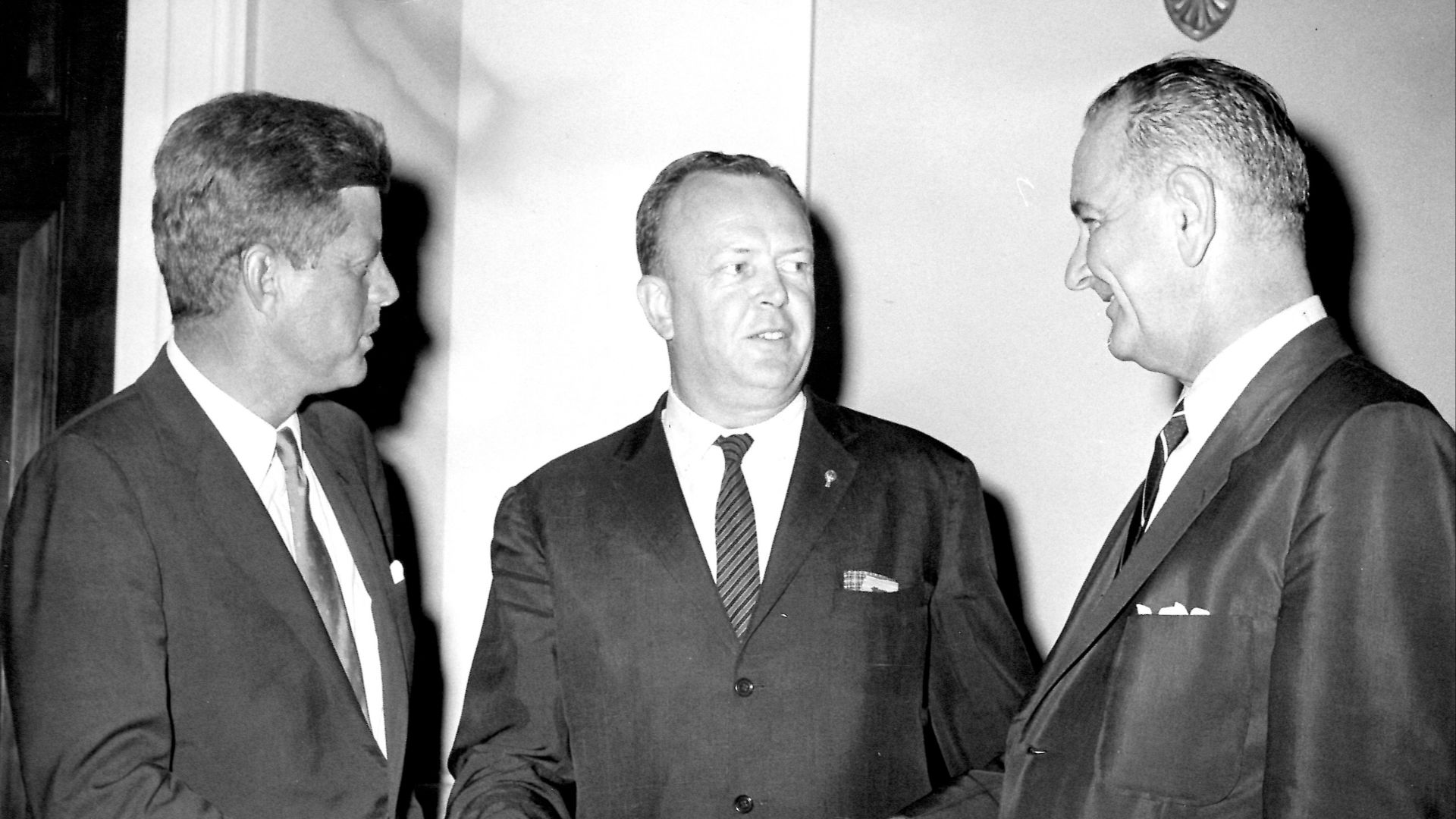 File:Robert Hemphill talks to JFK and LBJ.jpg