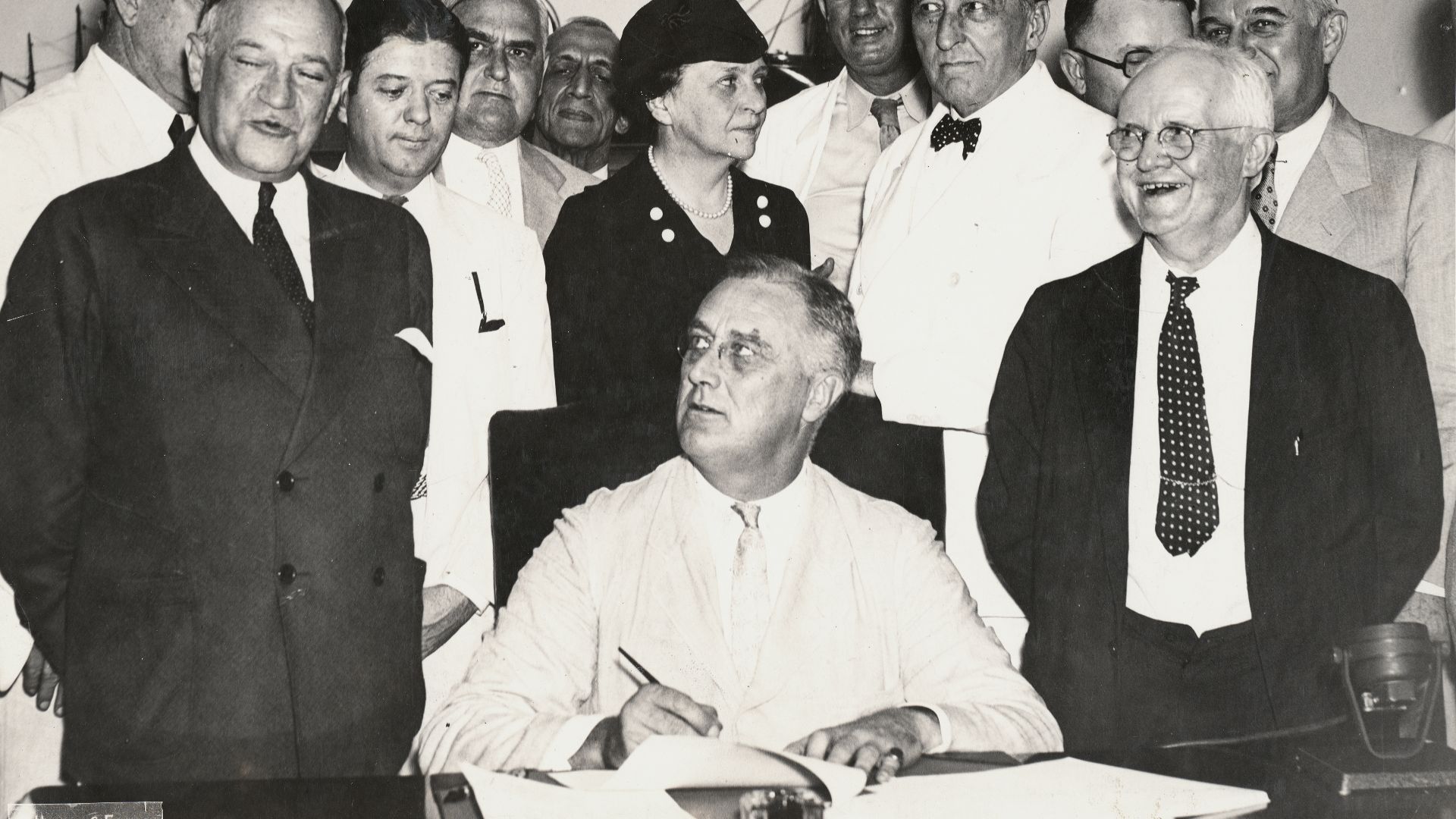 File:FDR-SSA-August-14-1935.jpg