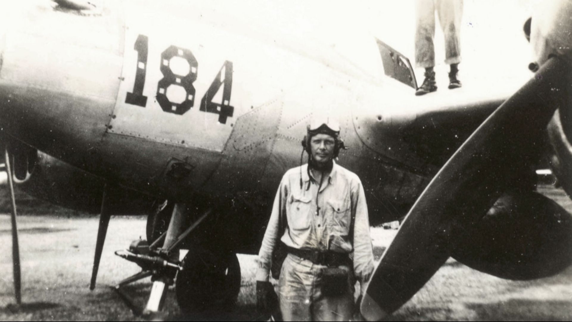 File:Charles Lindbergh with a Lockheed P-38J Lightning.jpg
