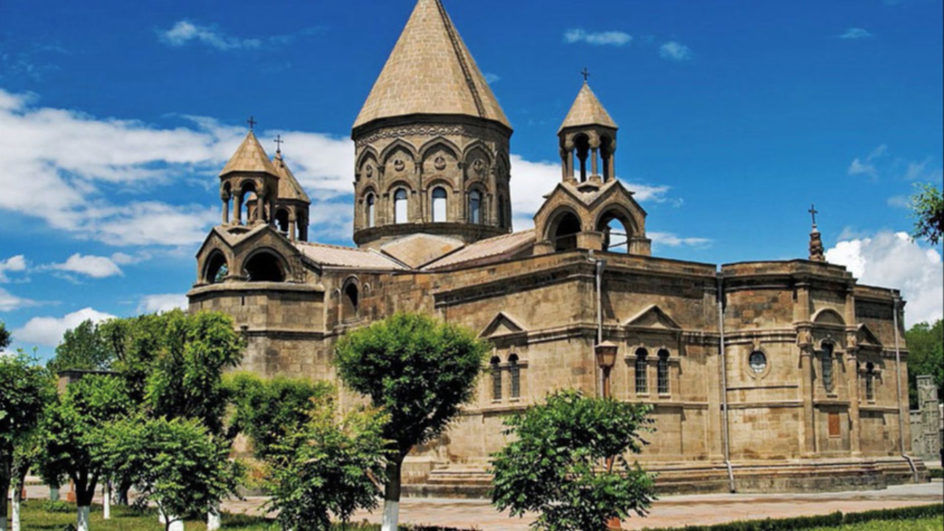 File:Ejmiadzin Cathedral2.jpg