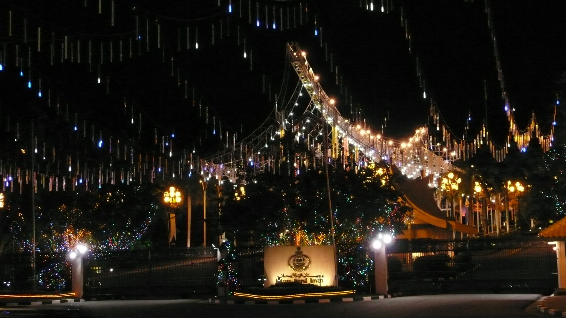 File:Istana Nurul Iman 2008 03.jpg