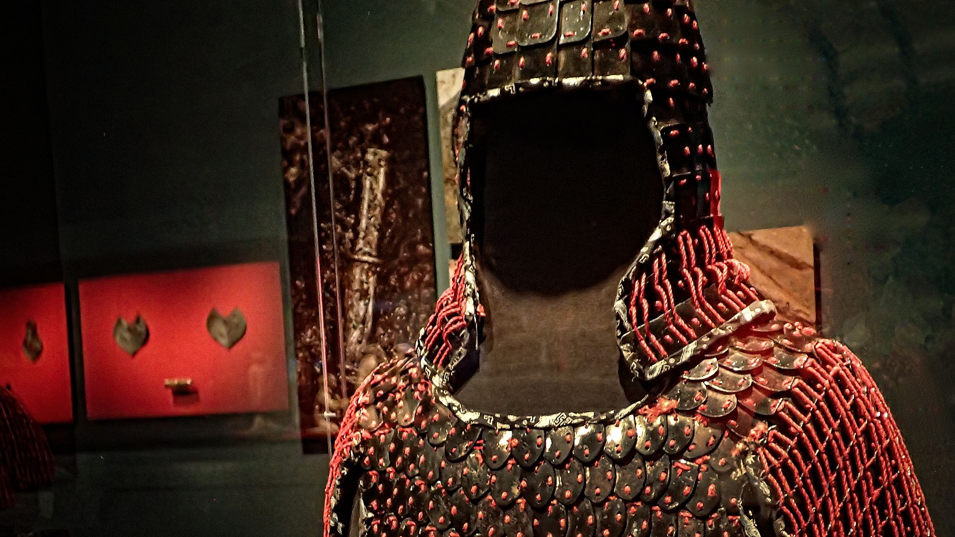 File:Scale corselet and helmet of the Western Han Dynasty 2nd century BCE MH.jpg