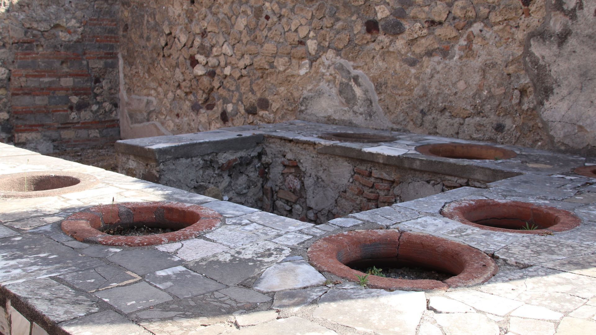 File:Pompeii Caupona of Philippus (VII.2.33) (48440920926).jpg